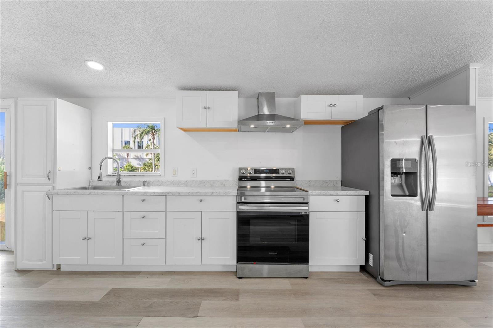 Manufactured Home at 11004 KITTY HAWK DR, TAMPA, photo 16 of 46