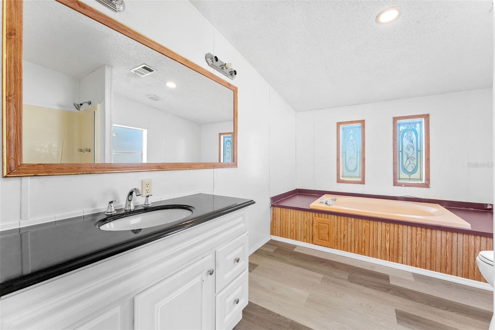 Manufactured Home at 11004 KITTY HAWK DR, TAMPA, photo 20 of 46