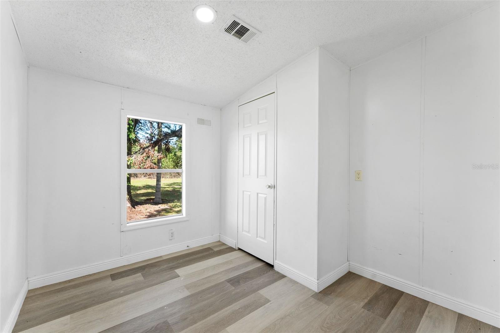 Manufactured Home at 11004 KITTY HAWK DR, TAMPA, photo 24 of 46