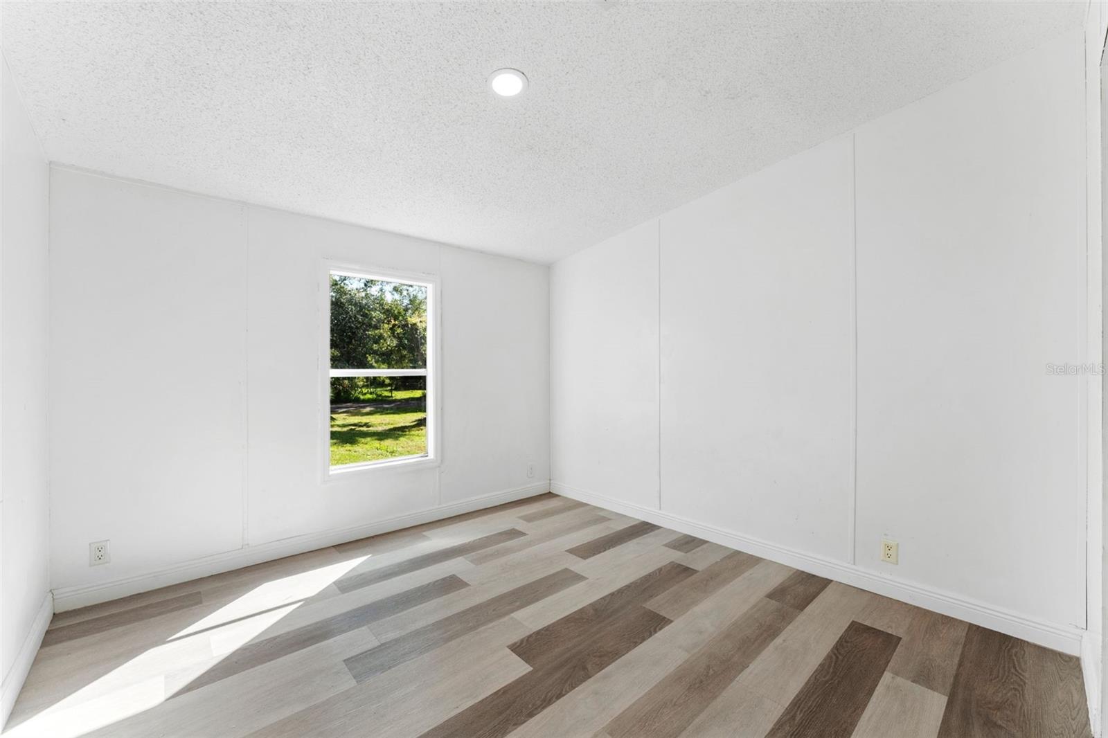 Manufactured Home at 11004 KITTY HAWK DR, TAMPA, photo 26 of 46