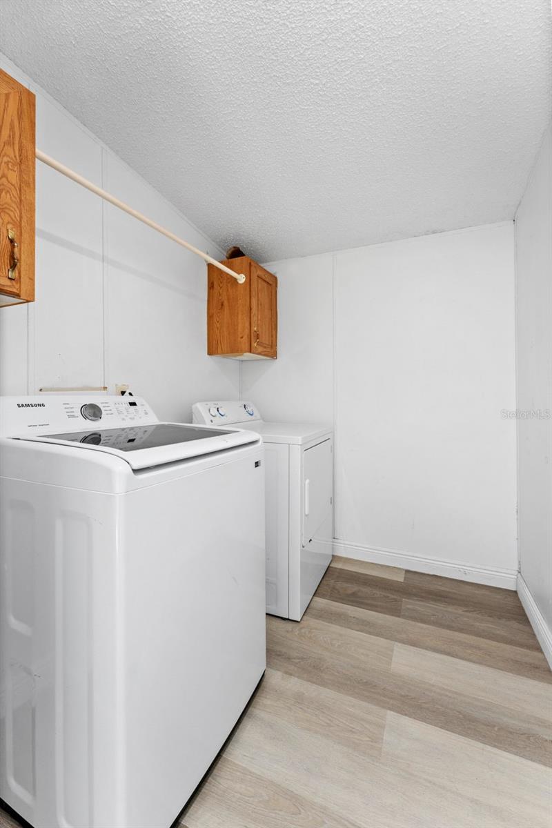 Manufactured Home at 11004 KITTY HAWK DR, TAMPA, photo 32 of 46
