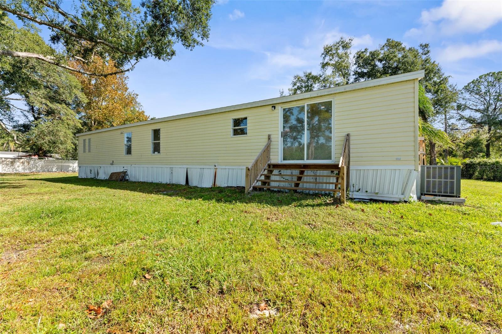 Manufactured Home at 11004 KITTY HAWK DR, TAMPA, photo 35 of 46