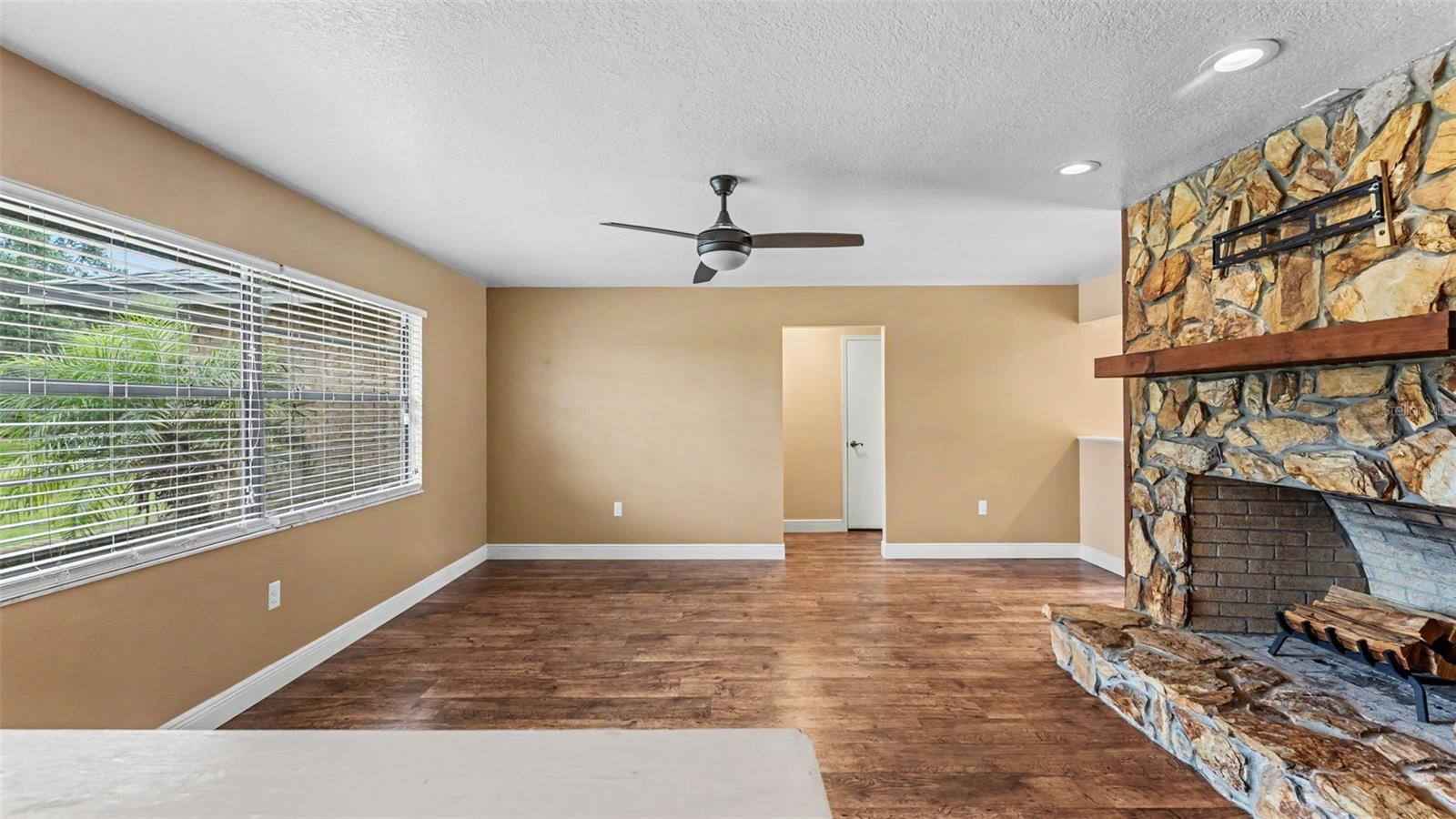 Single Family Residence at 244 JENNY WAY, LAKELAND, photo 7 of 28