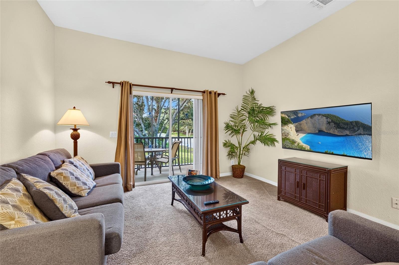 Condominium at 312 LUCAYA LOOP #312, DAVENPORT, photo 2 of 30