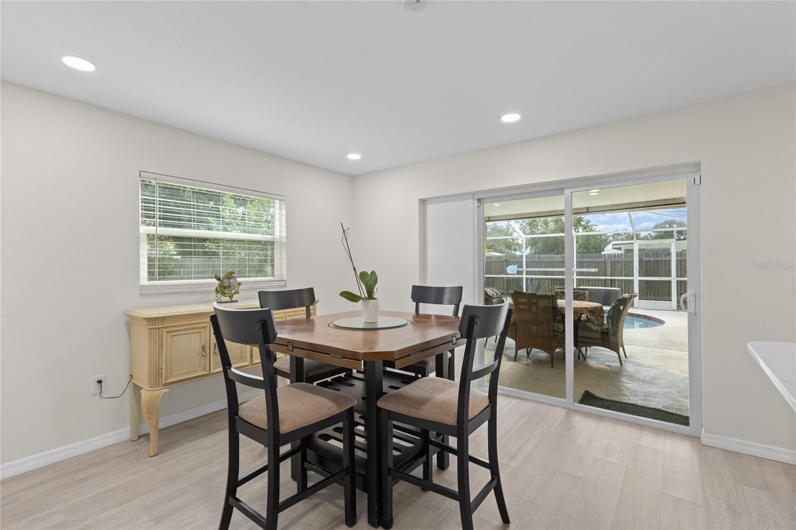 Dining Room Area - 3579 BALI DR, SARASOTA