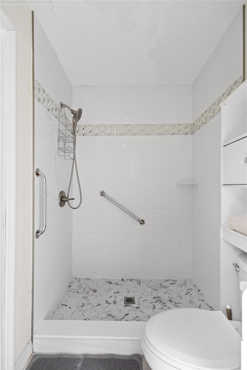 Pool Bath - 3579 BALI DR, SARASOTA