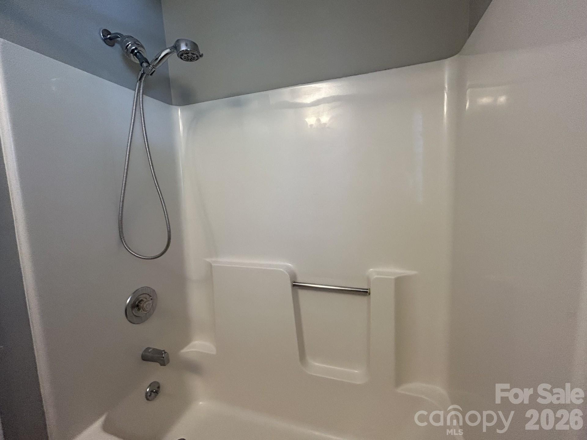 2nd full bath shower/tub - 1555 Brookbend Court, Fort Mill
