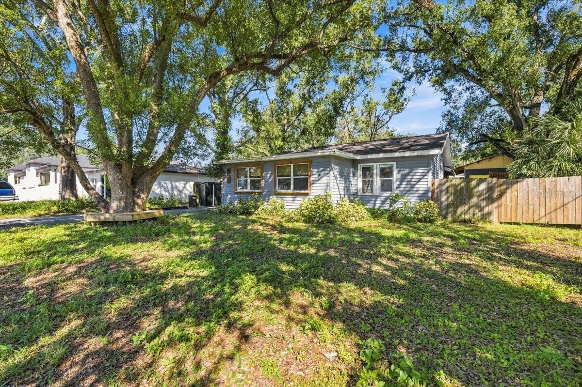 Single Family Residence at 7017 N WILLOW AVE, TAMPA, photo 2 of 39