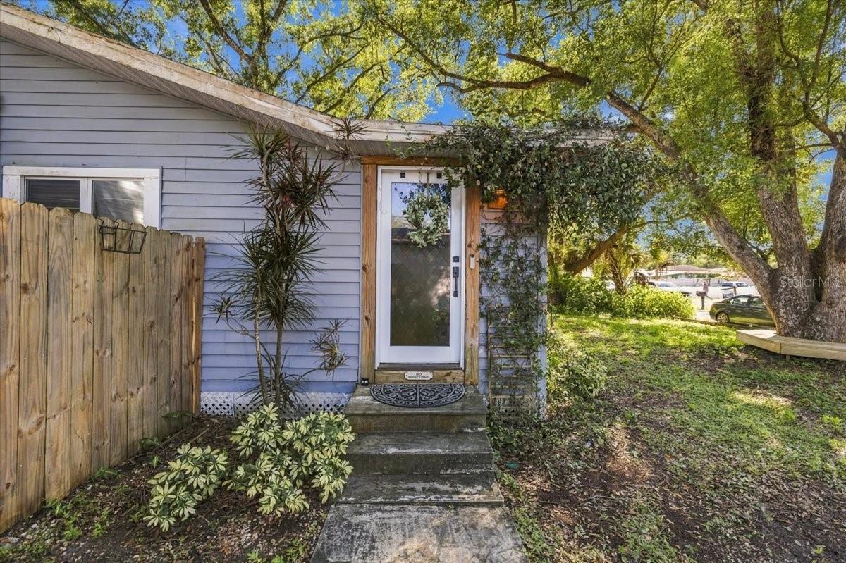 Single Family Residence at 7017 N WILLOW AVE, TAMPA, photo 3 of 39