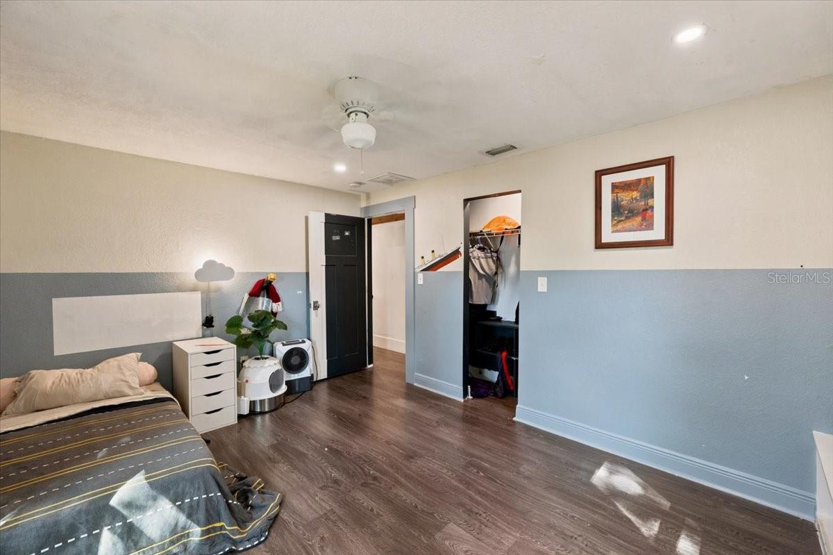 Single Family Residence at 7017 N WILLOW AVE, TAMPA, photo 27 of 39