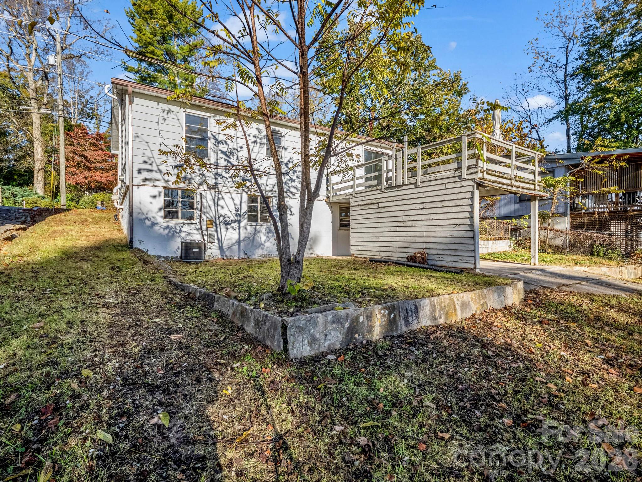Single Family Residence at 824 Willow Road, Hendersonville, photo 5 of 28