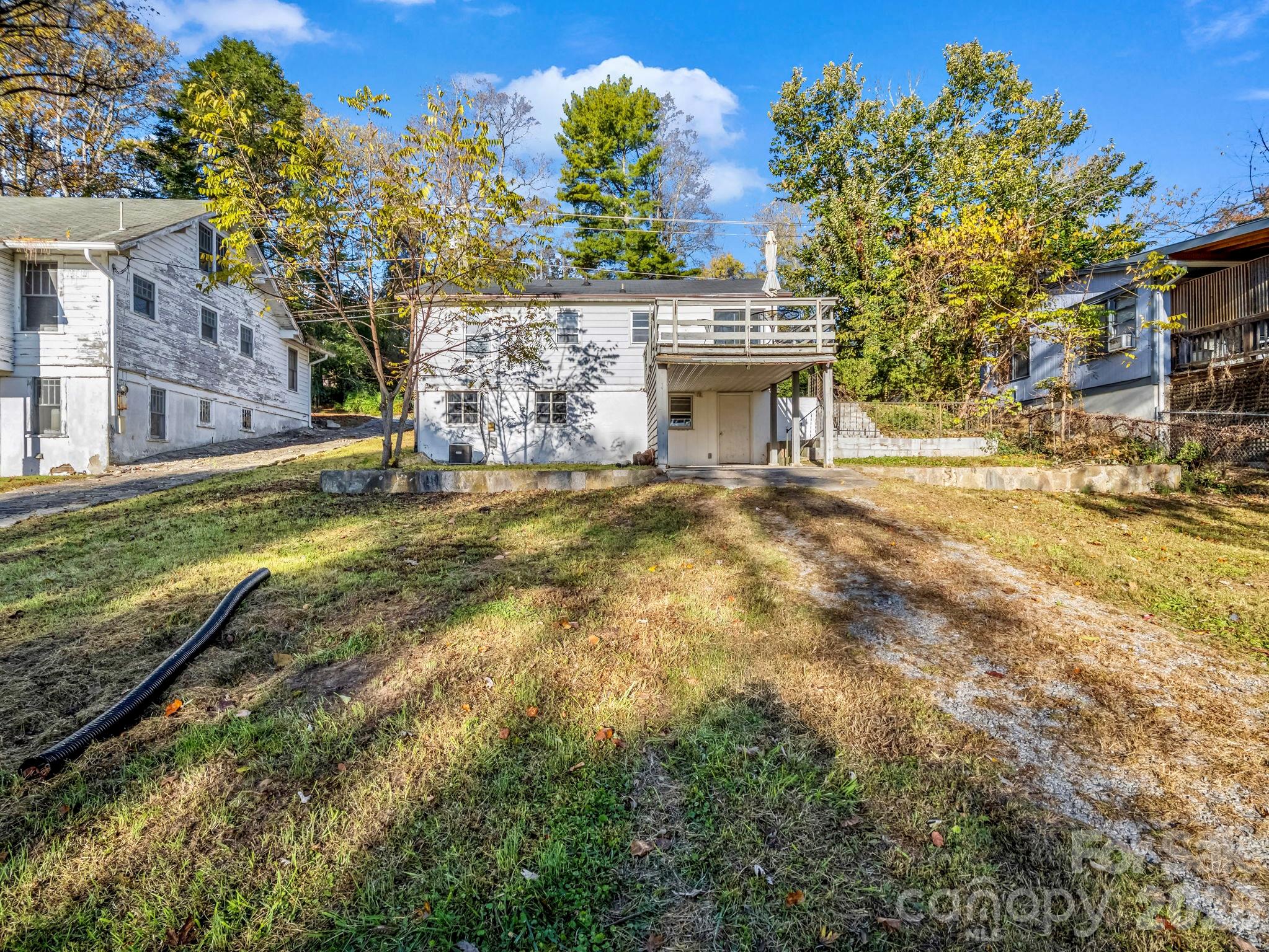 Single Family Residence at 824 Willow Road, Hendersonville, photo 10 of 28
