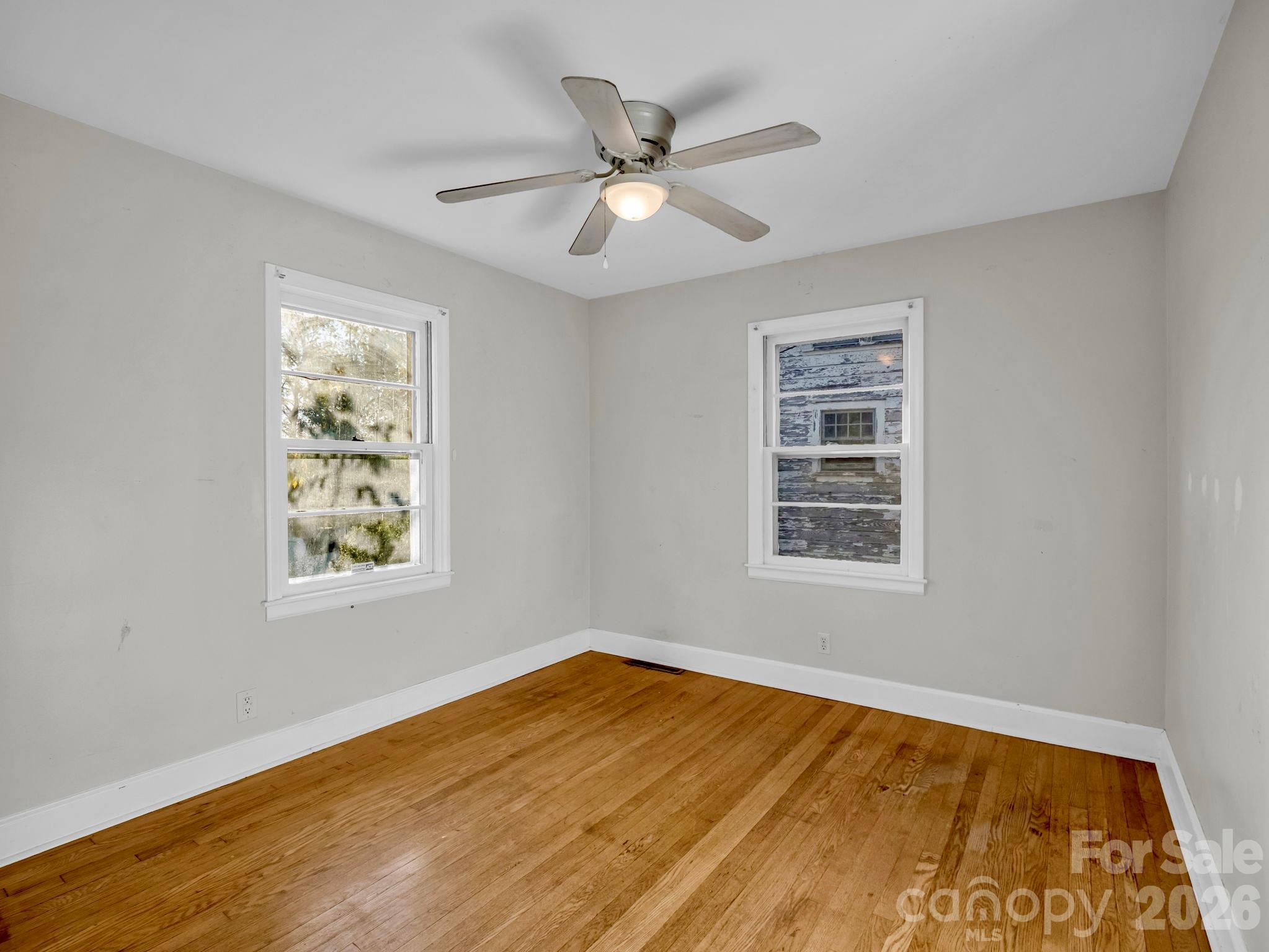 Single Family Residence at 824 Willow Road, Hendersonville, photo 16 of 28