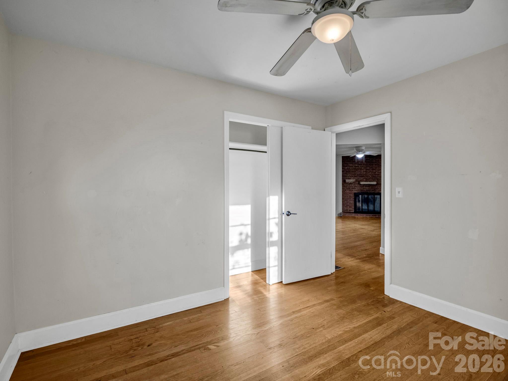 Single Family Residence at 824 Willow Road, Hendersonville, photo 17 of 28