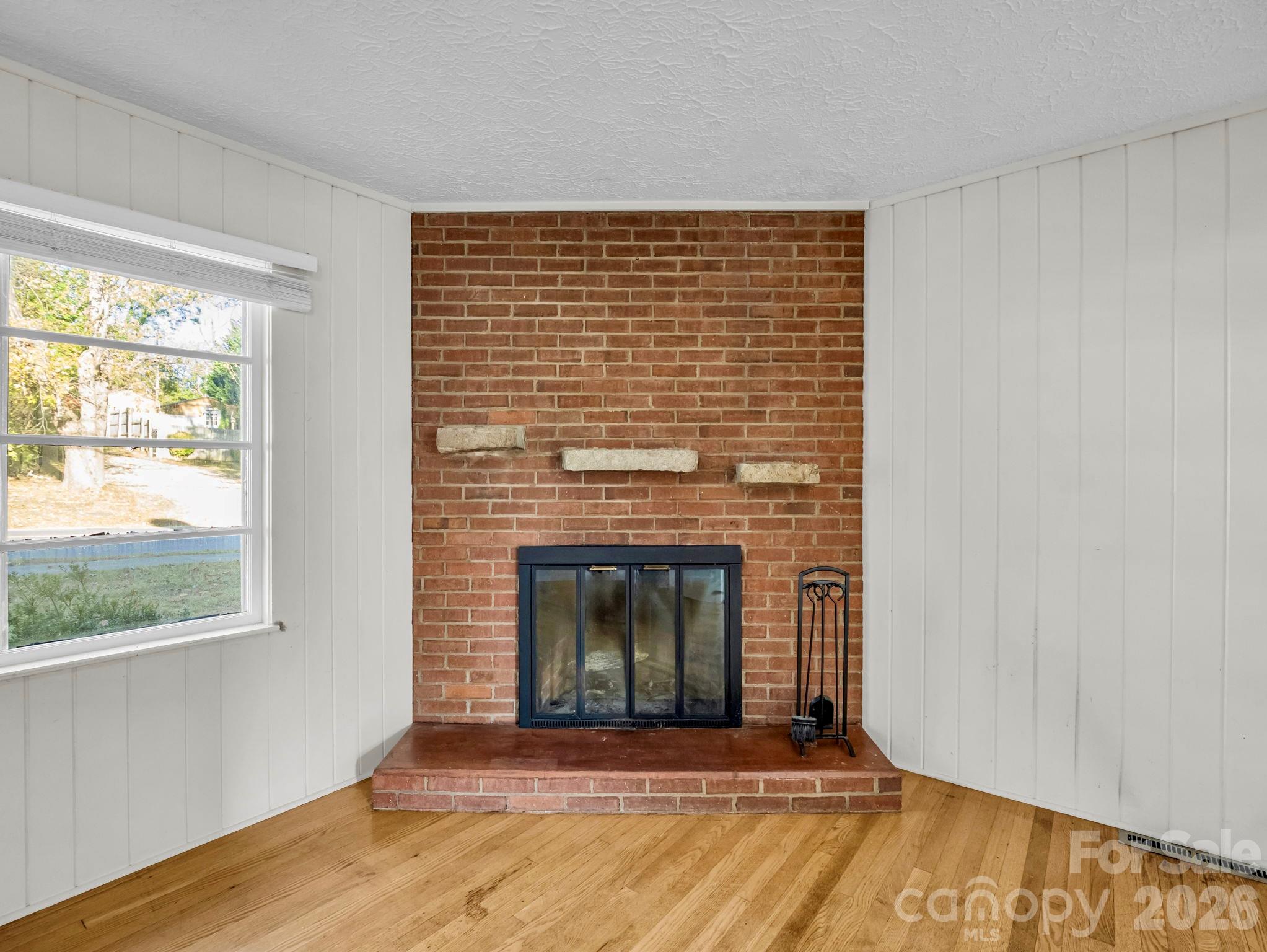 Single Family Residence at 824 Willow Road, Hendersonville, photo 18 of 28