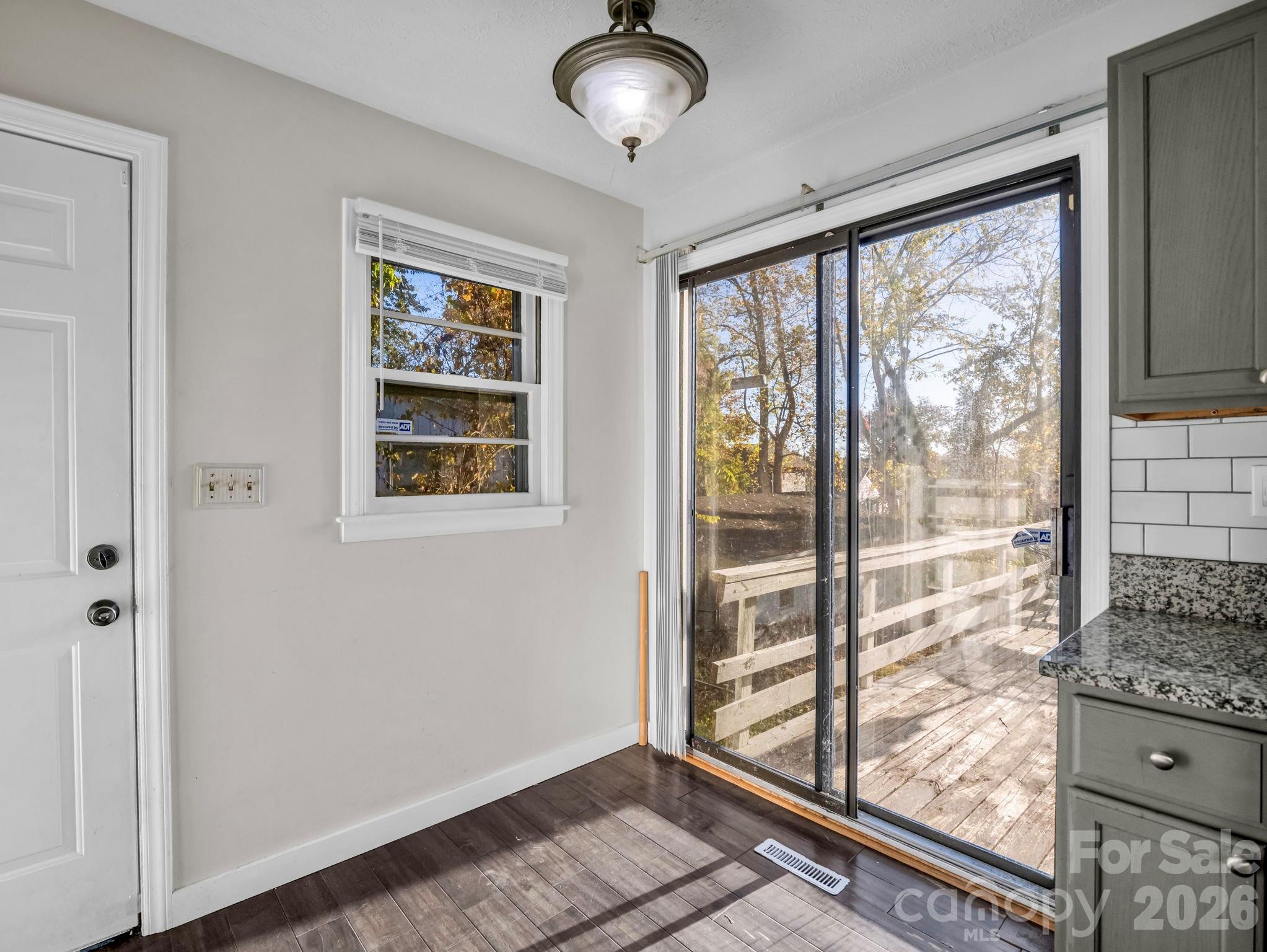 Single Family Residence at 824 Willow Road, Hendersonville, photo 20 of 28