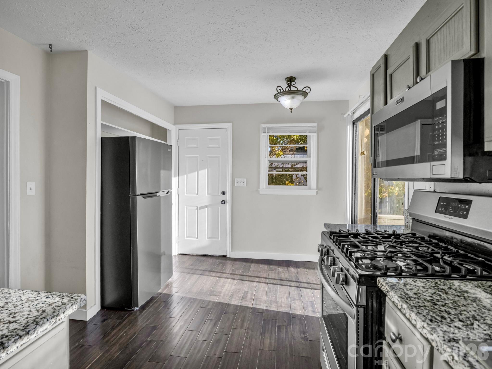 Single Family Residence at 824 Willow Road, Hendersonville, photo 23 of 28