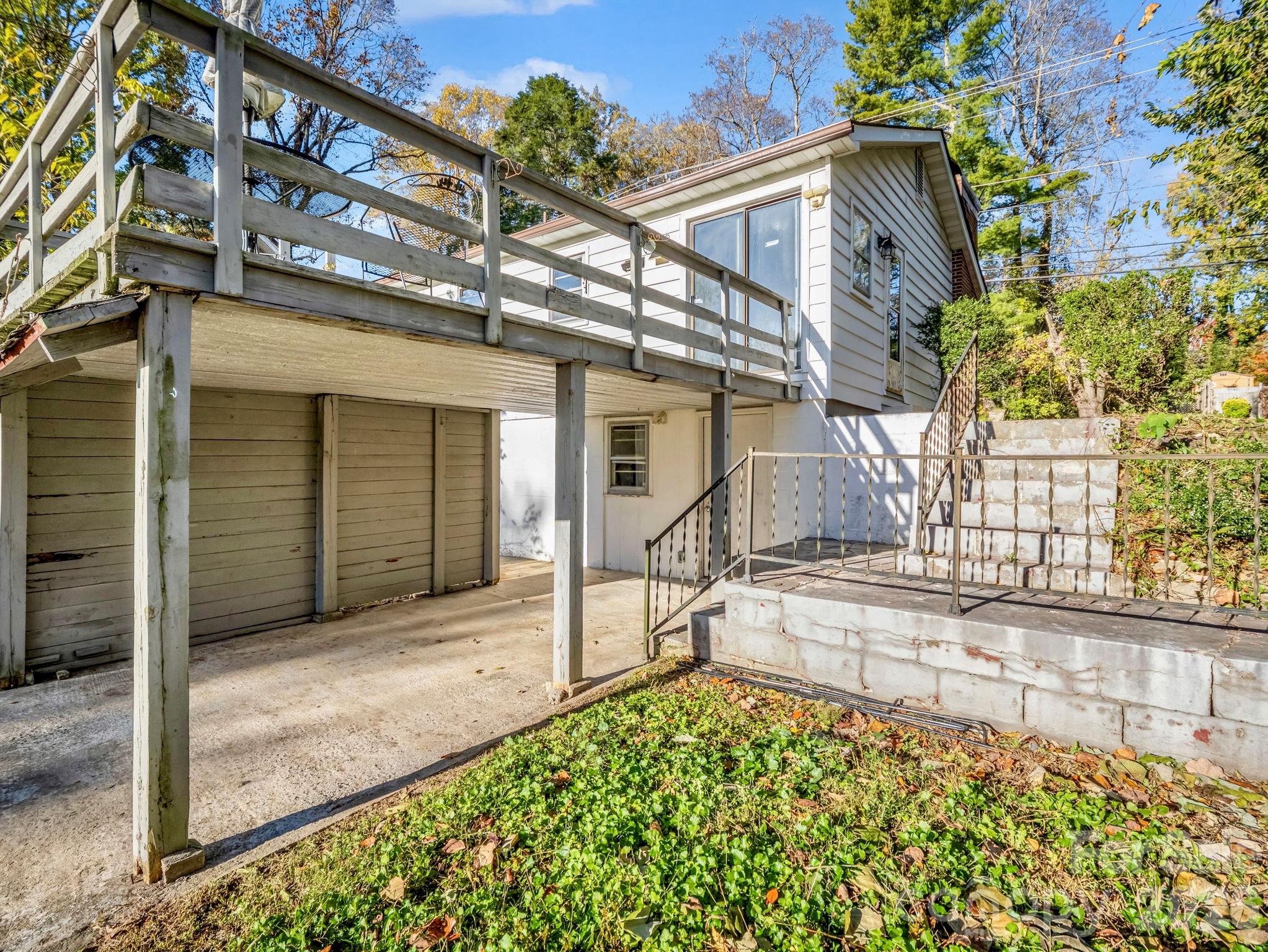 Single Family Residence at 824 Willow Road, Hendersonville, photo 27 of 28