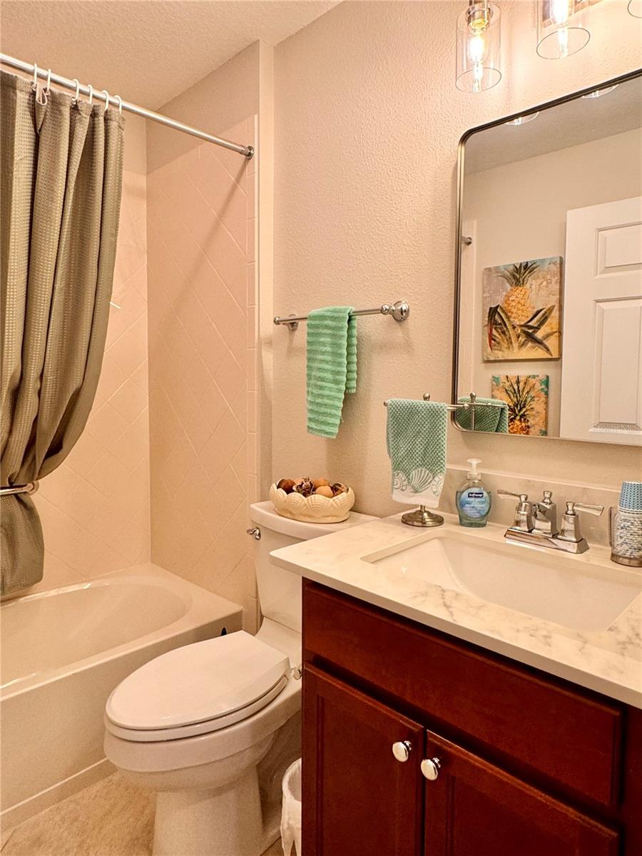 Guest Bath between the 2 Guest Rooms - 2268 SUTTON TER, THE VILLAGES