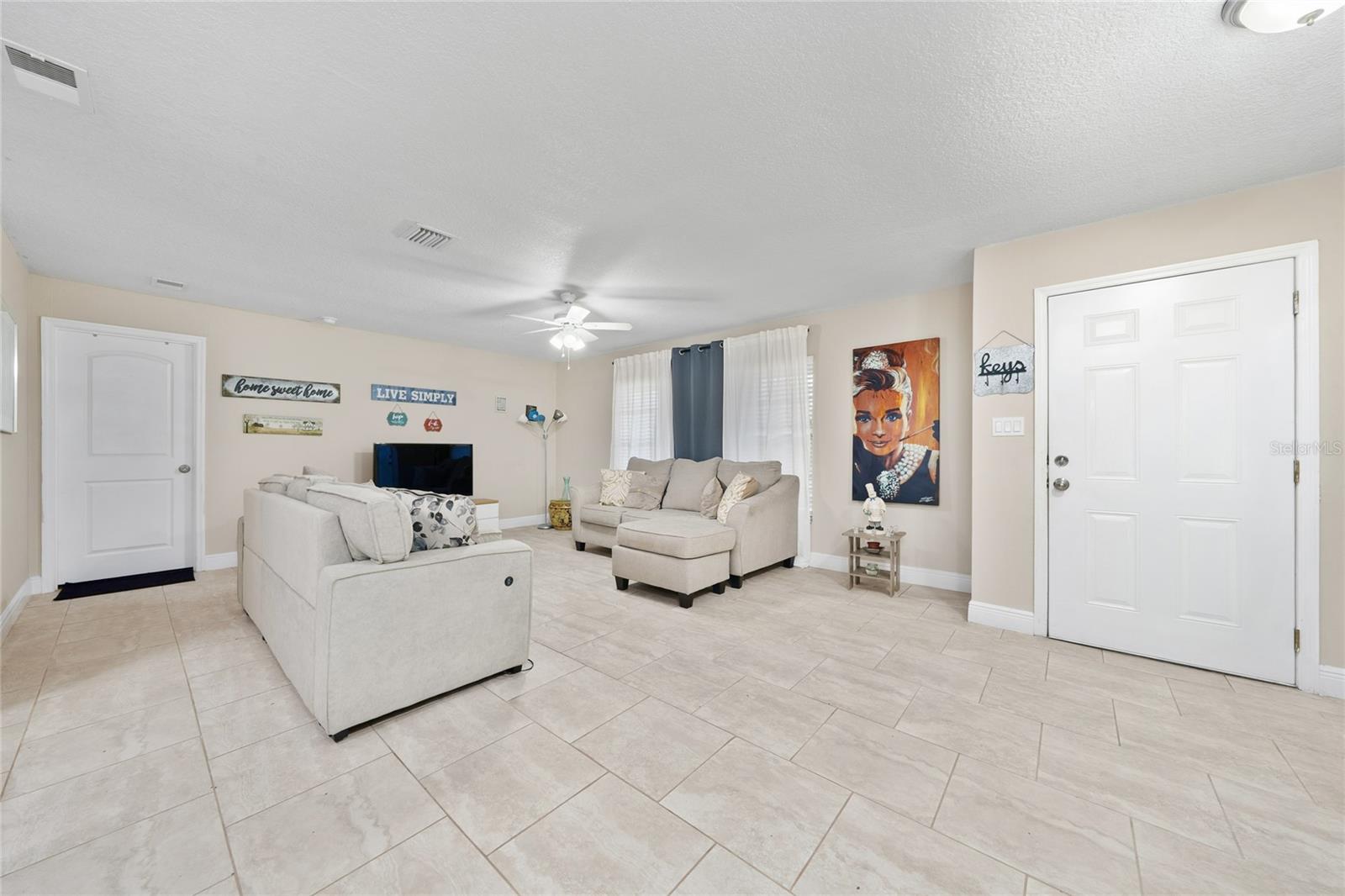 Single Family Residence at 12131 AGANA ST, ORLANDO, photo 5 of 28