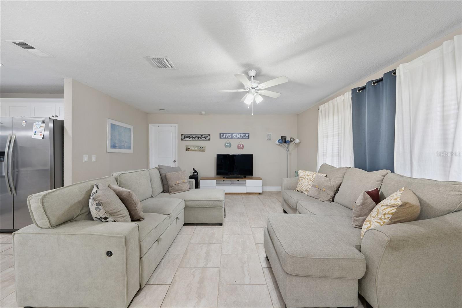 Single Family Residence at 12131 AGANA ST, ORLANDO, photo 8 of 28
