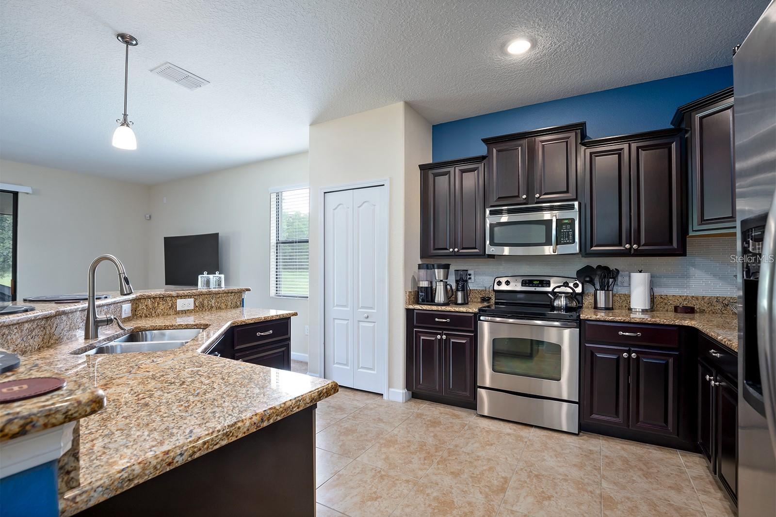 Single Family Residence at 1392 DOLPHIN HEAD ST, DAVENPORT, photo 9 of 35