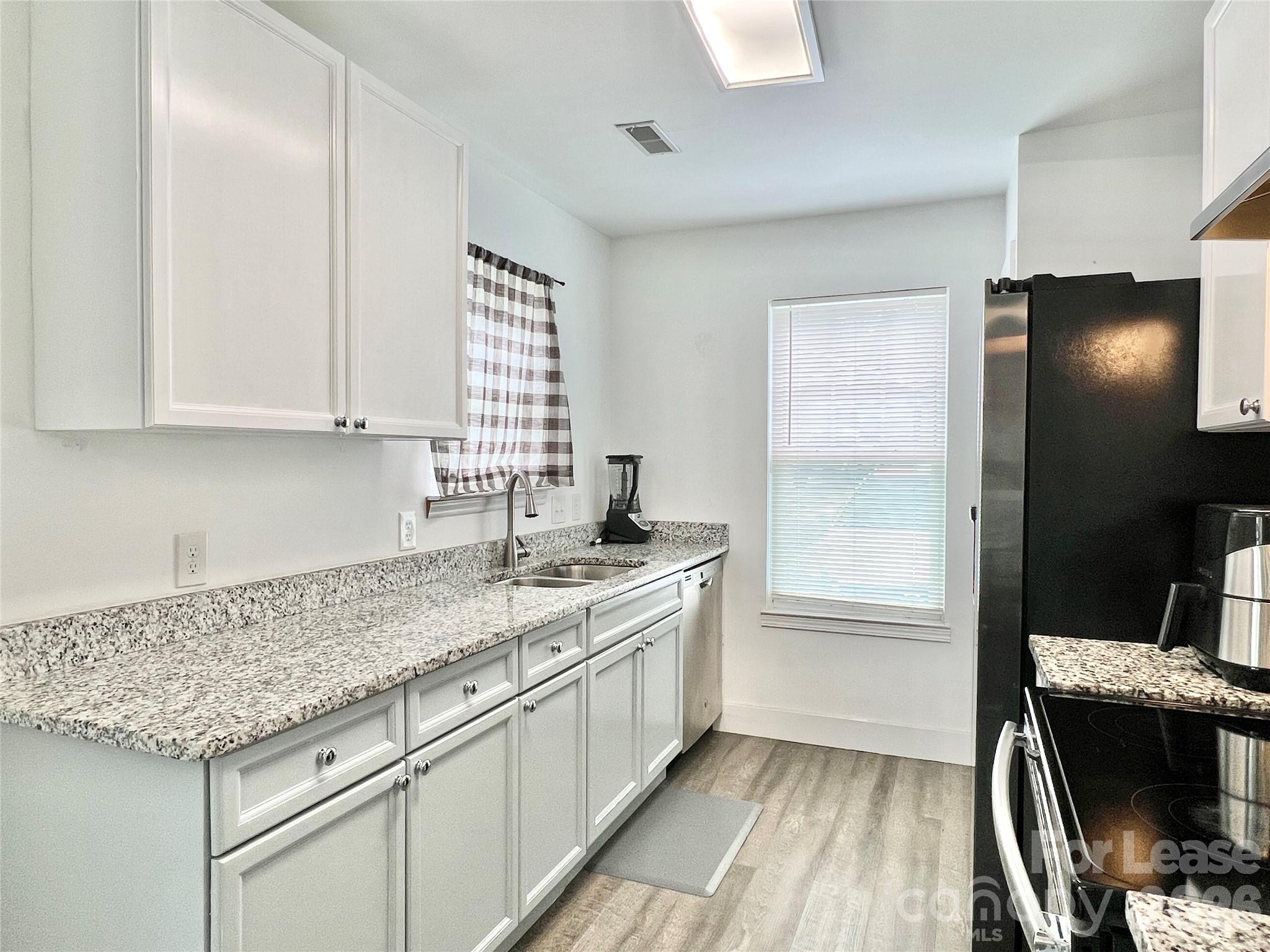 Single Family Residence at 3024 Melita Avenue, Charlotte, photo 7 of 23