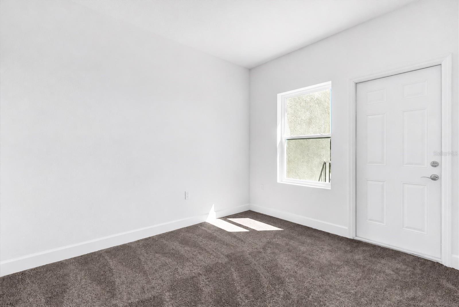 Townhouse at 452 LAKE SHORE PKWY, DAVENPORT, photo 3 of 34