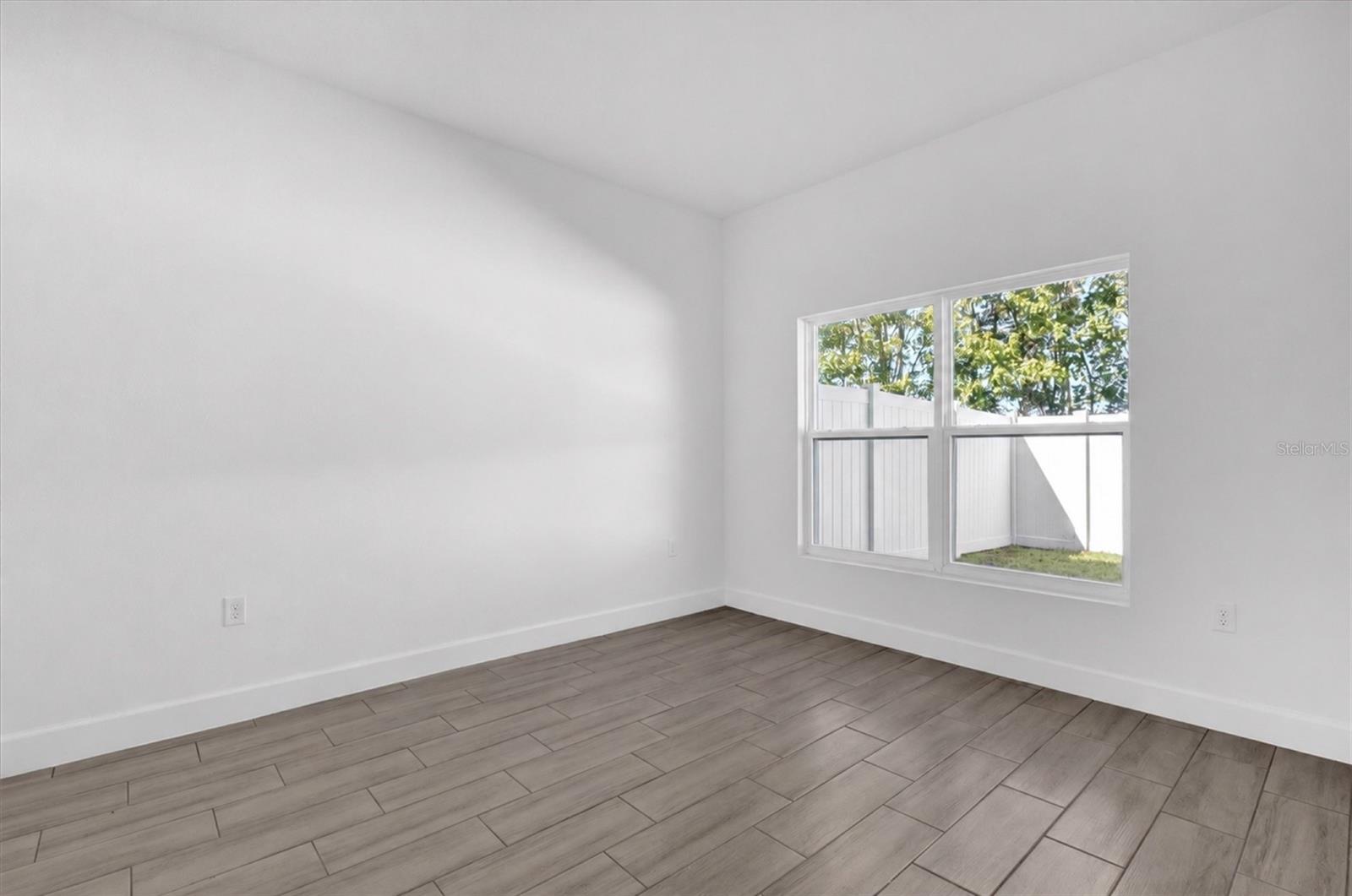Townhouse at 452 LAKE SHORE PKWY, DAVENPORT, photo 11 of 34