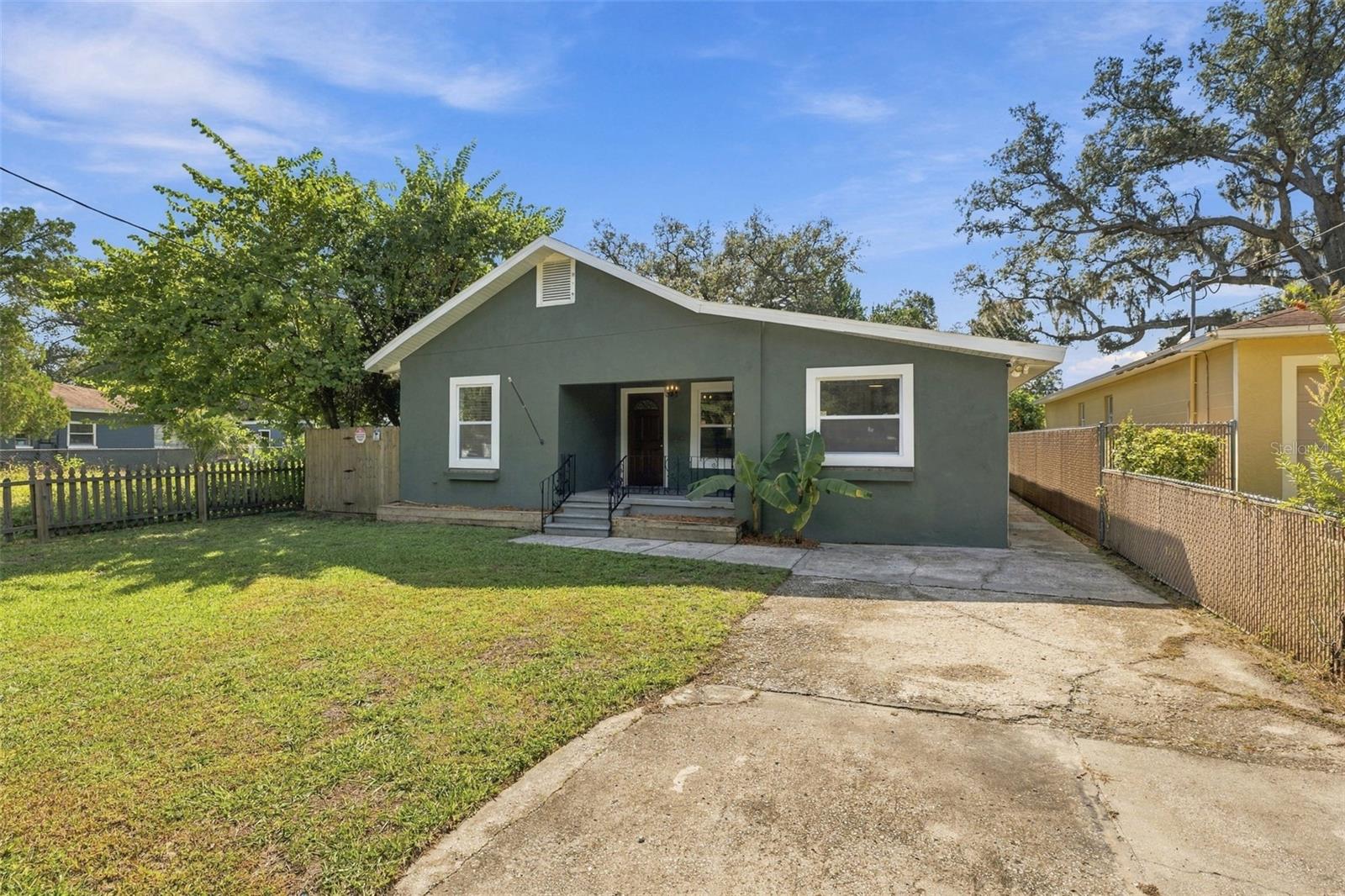 Single Family Residence at 2005 E NORTH BAY ST, TAMPA, photo 2 of 25