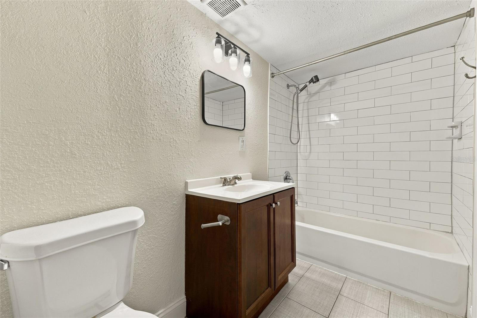 Primary bathroom - 2005 E NORTH BAY ST, TAMPA