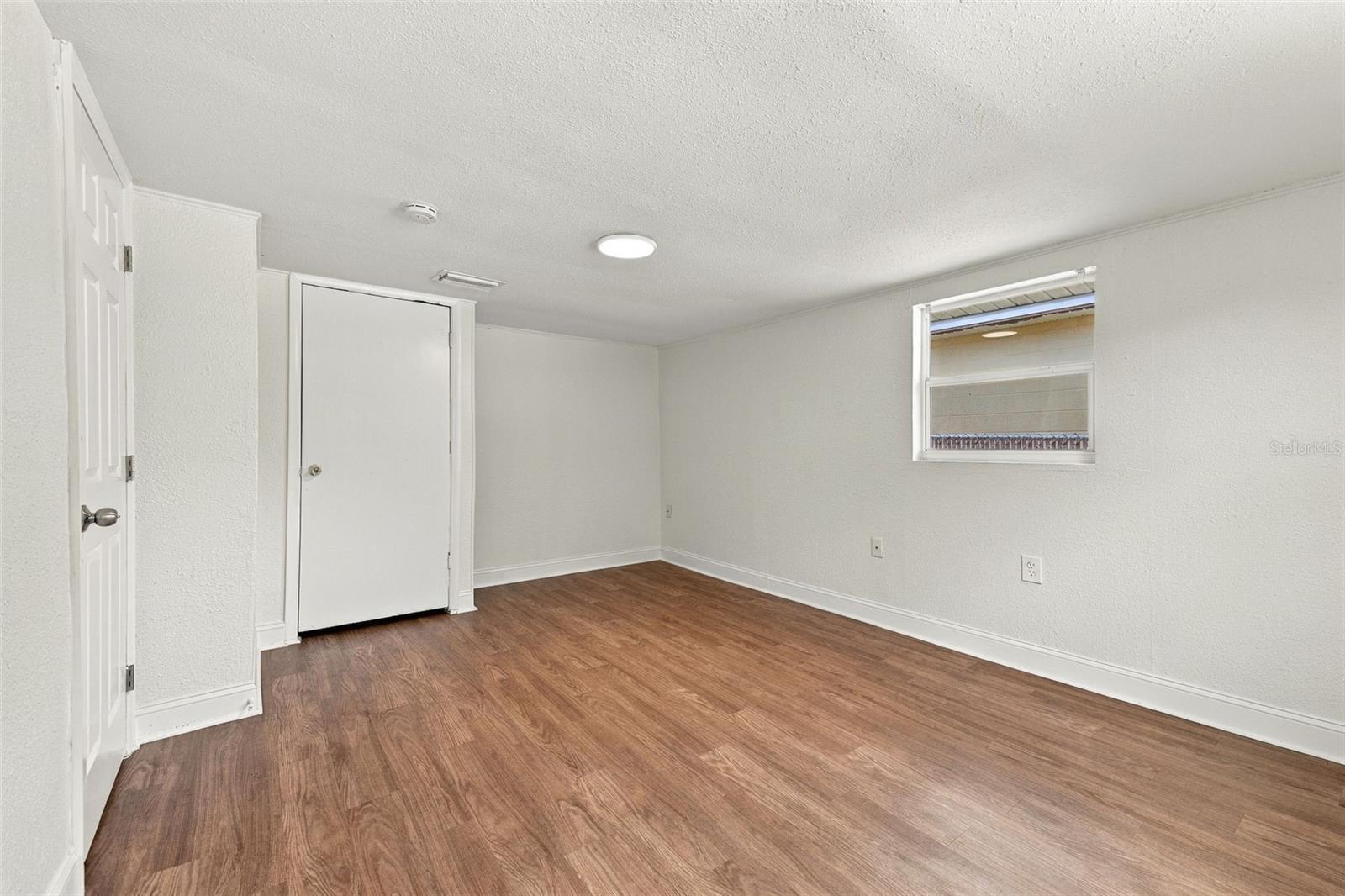 Room 2 - 2005 E NORTH BAY ST, TAMPA