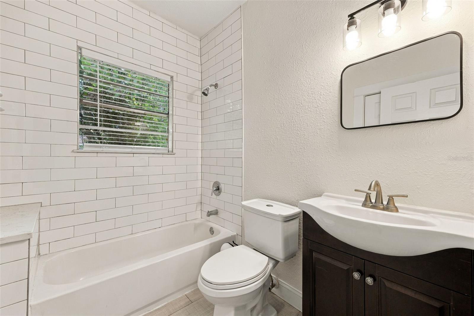 Hall bathroom - 2005 E NORTH BAY ST, TAMPA