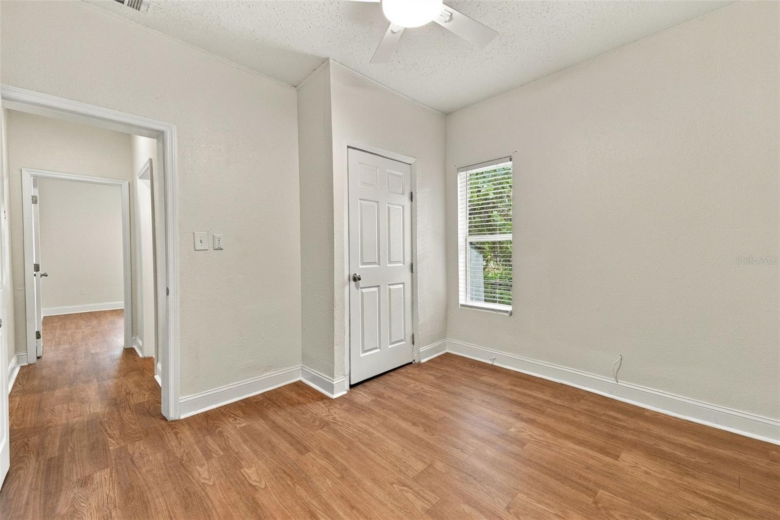 Room 3 - 2005 E NORTH BAY ST, TAMPA