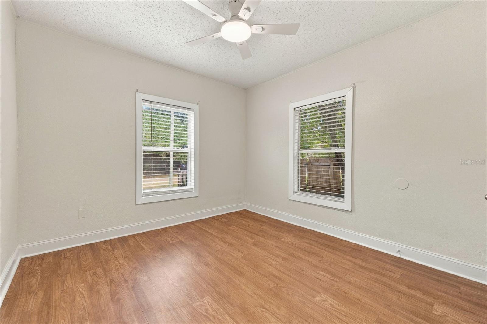 Room 4 - 2005 E NORTH BAY ST, TAMPA