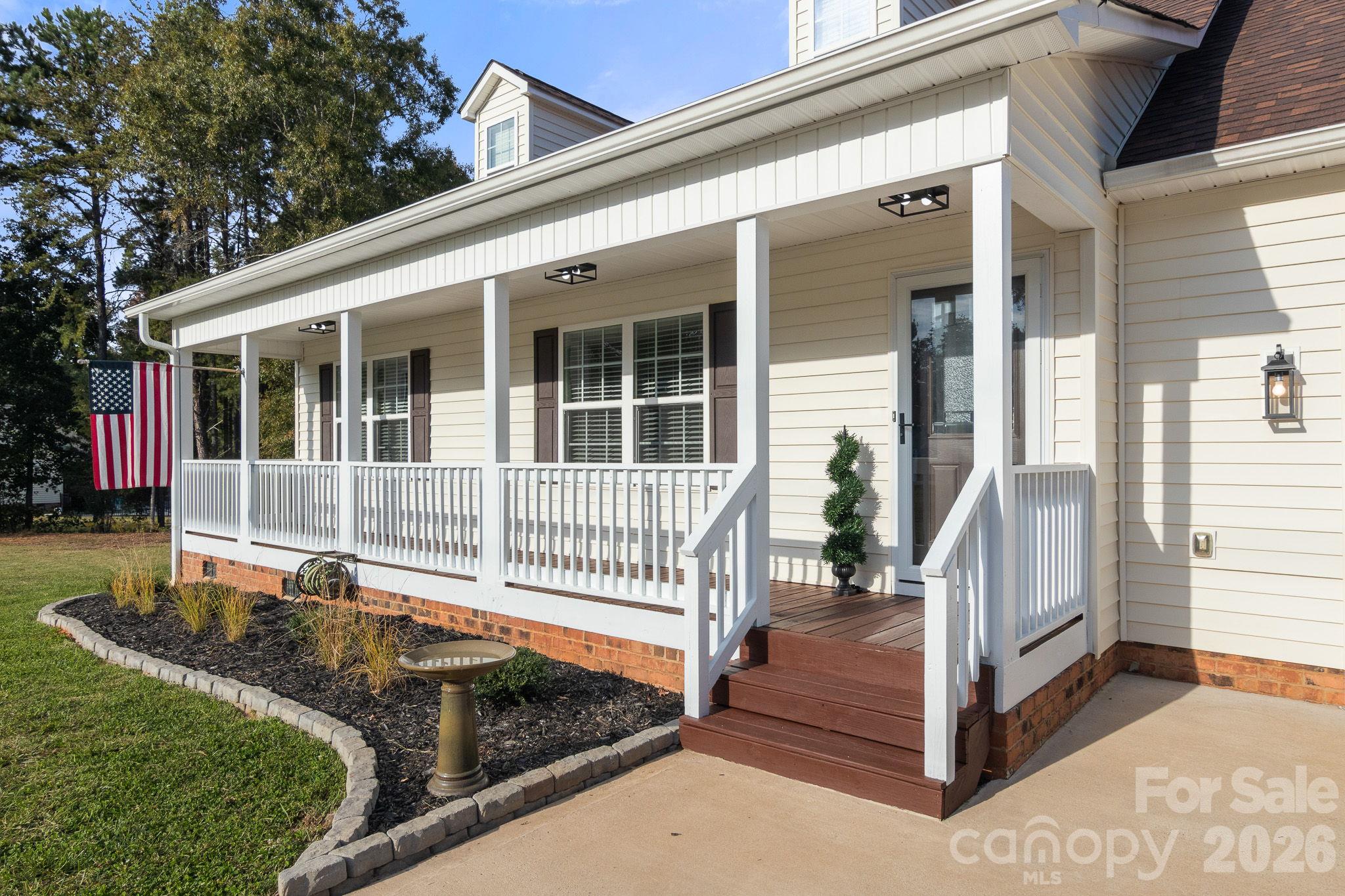 Single Family Residence at 862 Tirzah Road, York, photo 7 of 47
