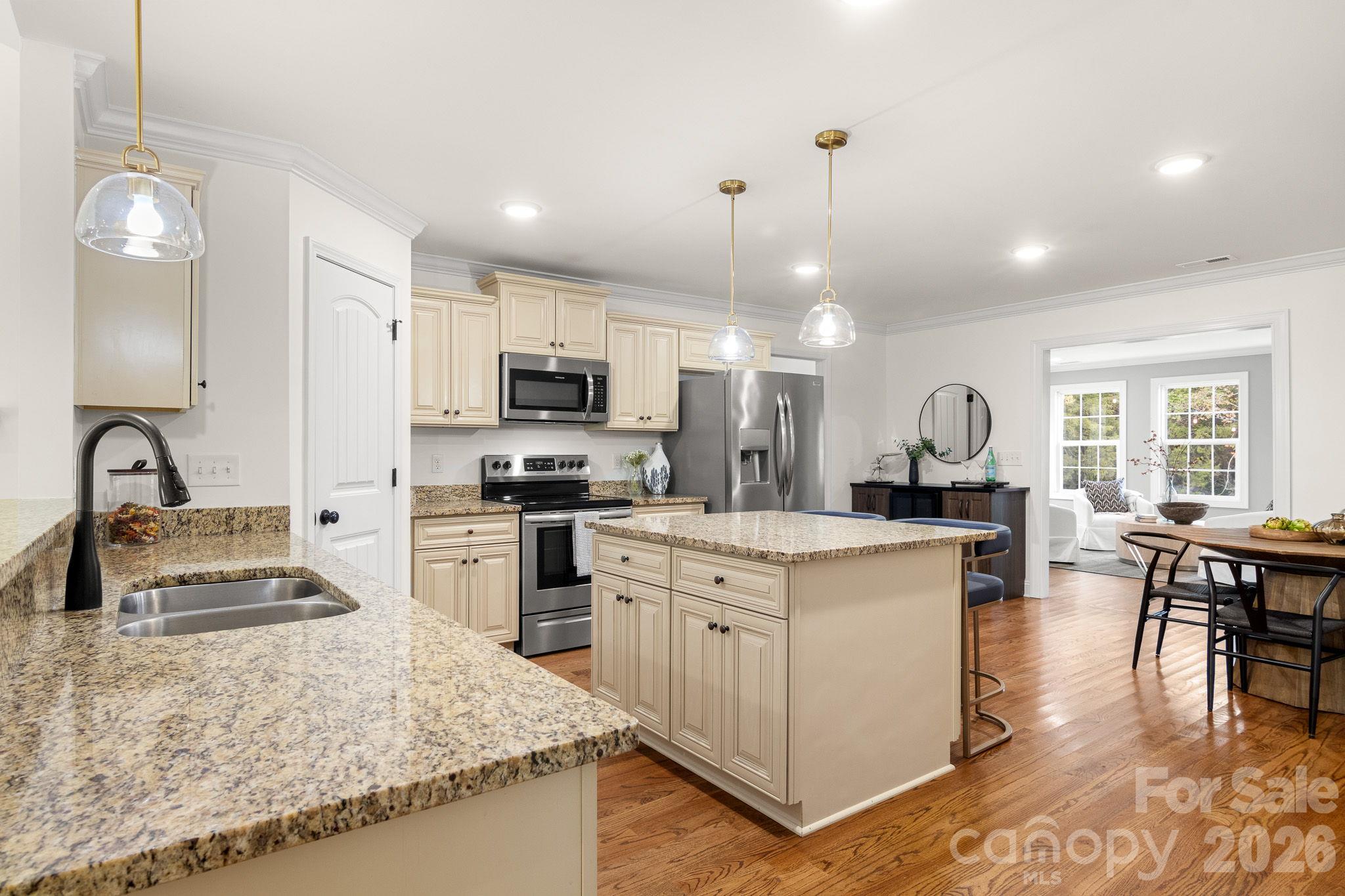 Single Family Residence at 862 Tirzah Road, York, photo 13 of 47