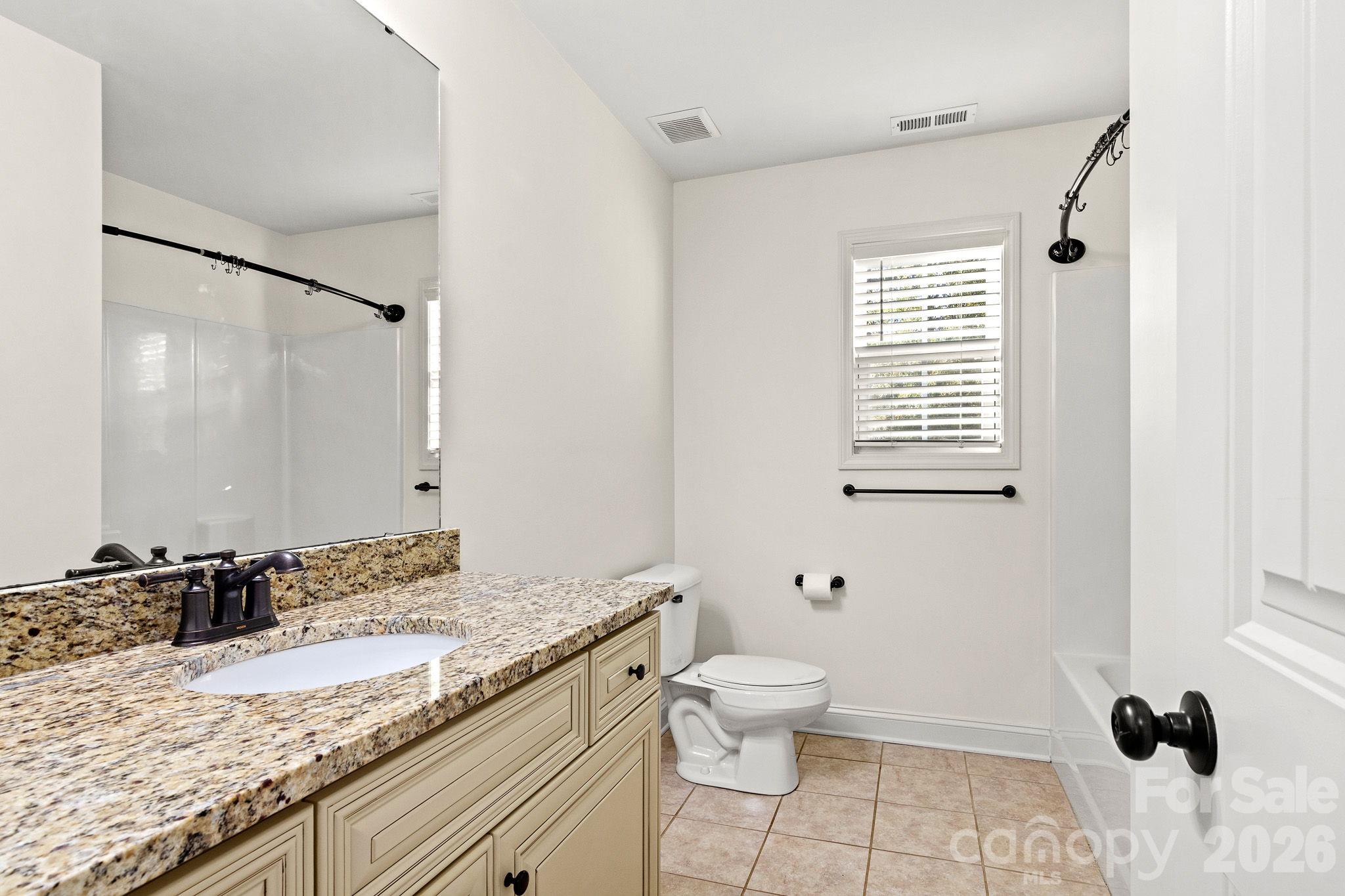 Secondary Bathroom - 862 Tirzah Road, York