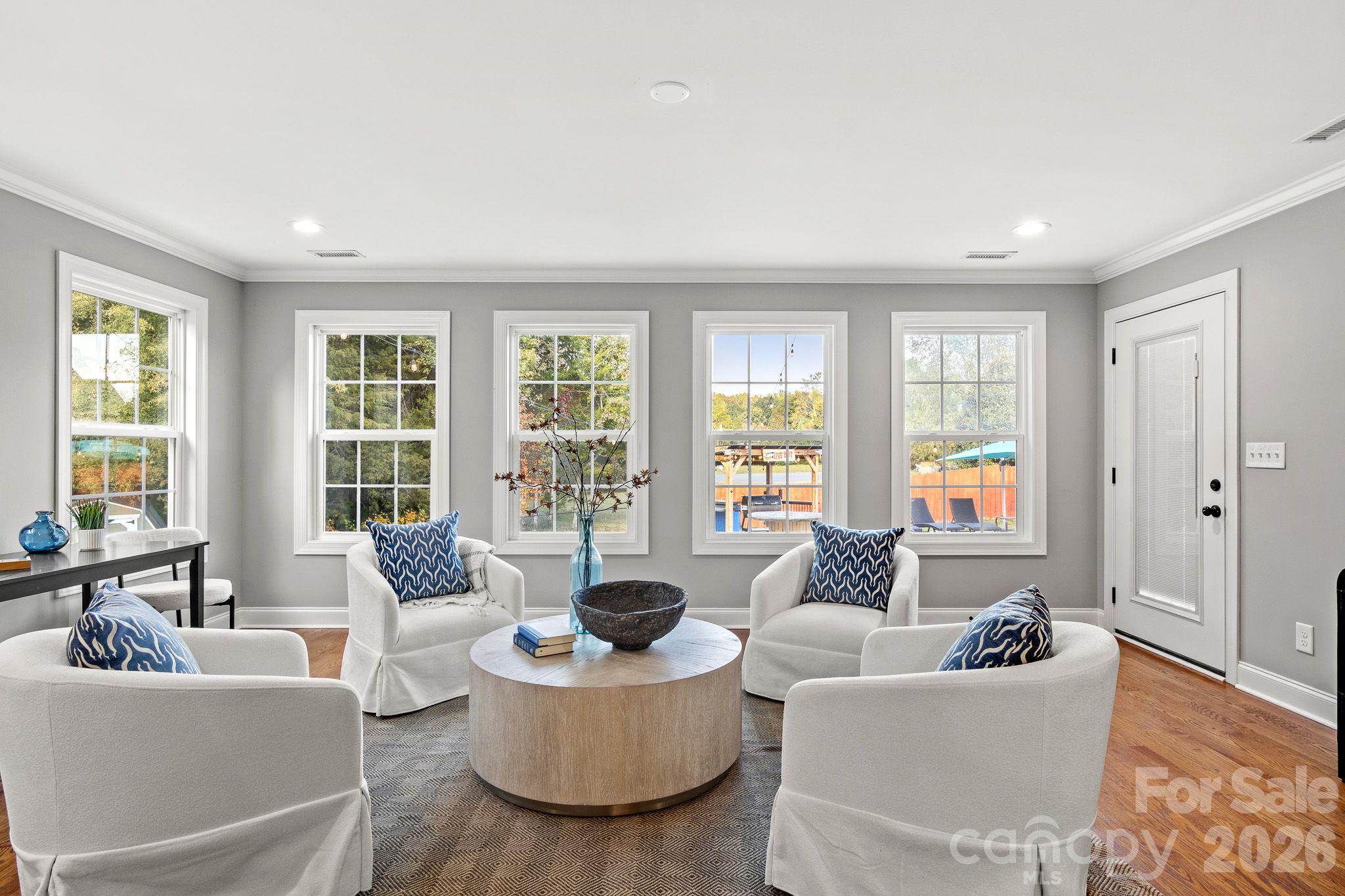 Main floor bonus/Dining room/additional living room - 862 Tirzah Road, York