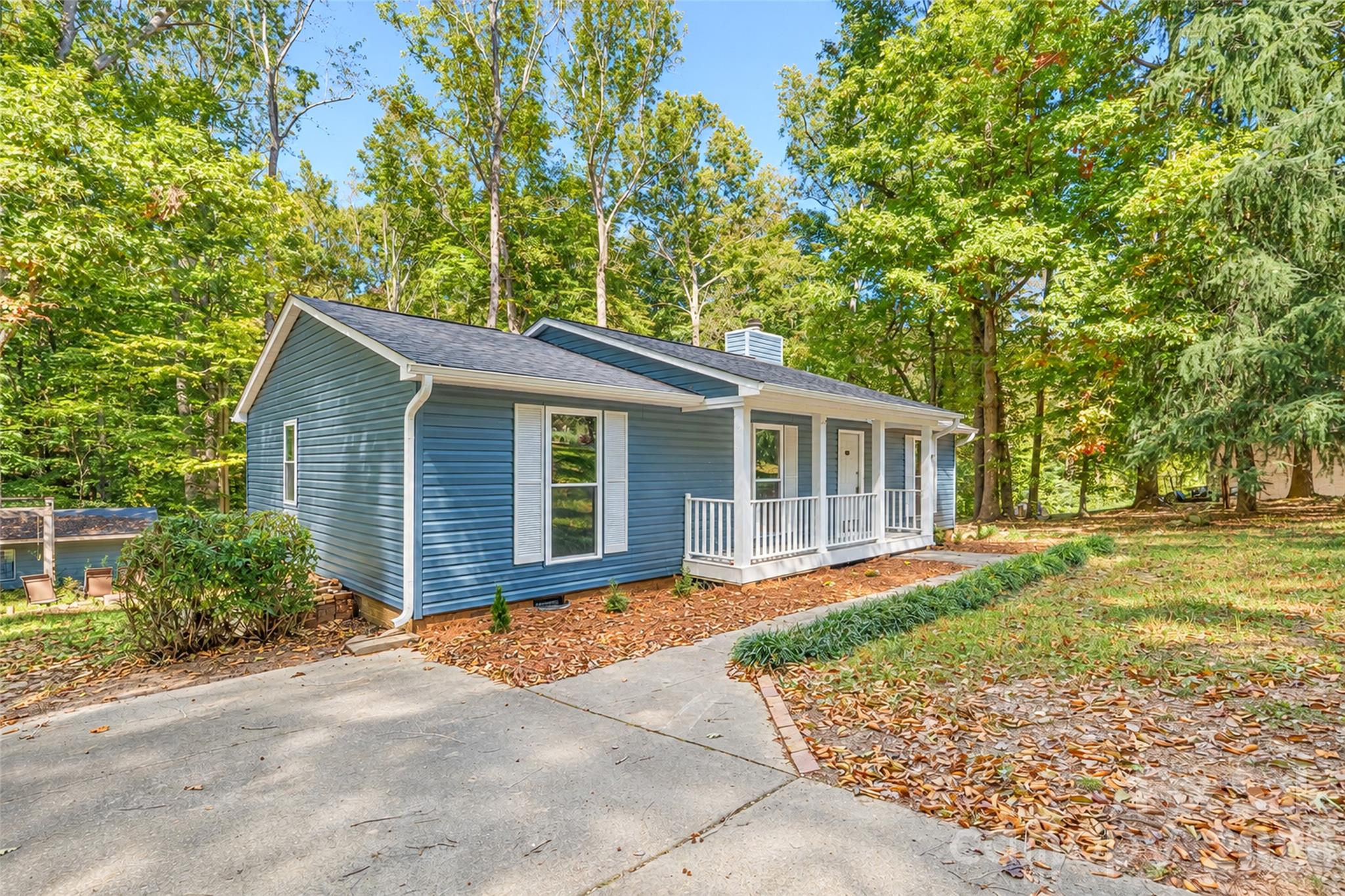 Single Family Residence at 114 Lauren Court, Gastonia, photo 2 of 32