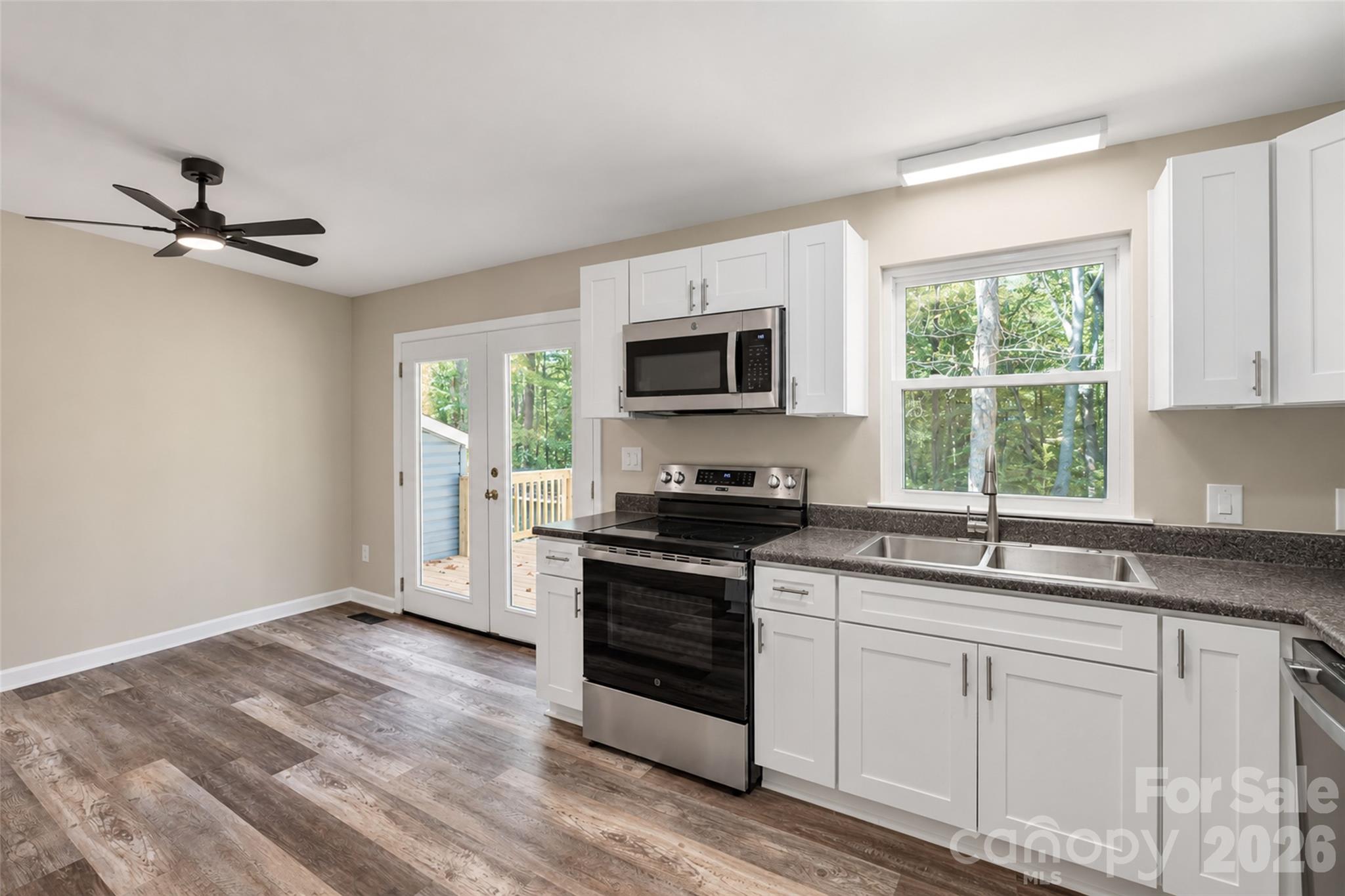 Single Family Residence at 114 Lauren Court, Gastonia, photo 10 of 32