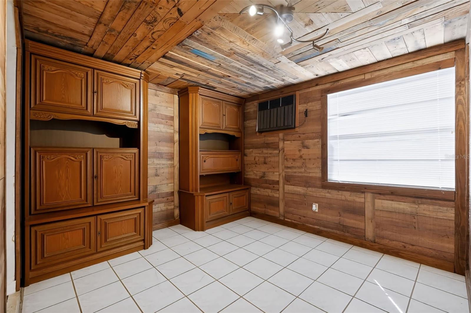 Single Family Residence at 10209 N LOLA ST, TAMPA, photo 11 of 52