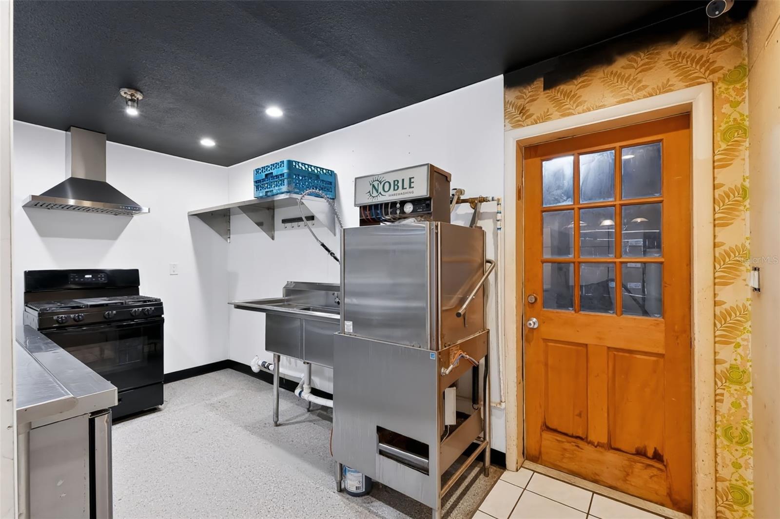 Single Family Residence at 10209 N LOLA ST, TAMPA, photo 16 of 52