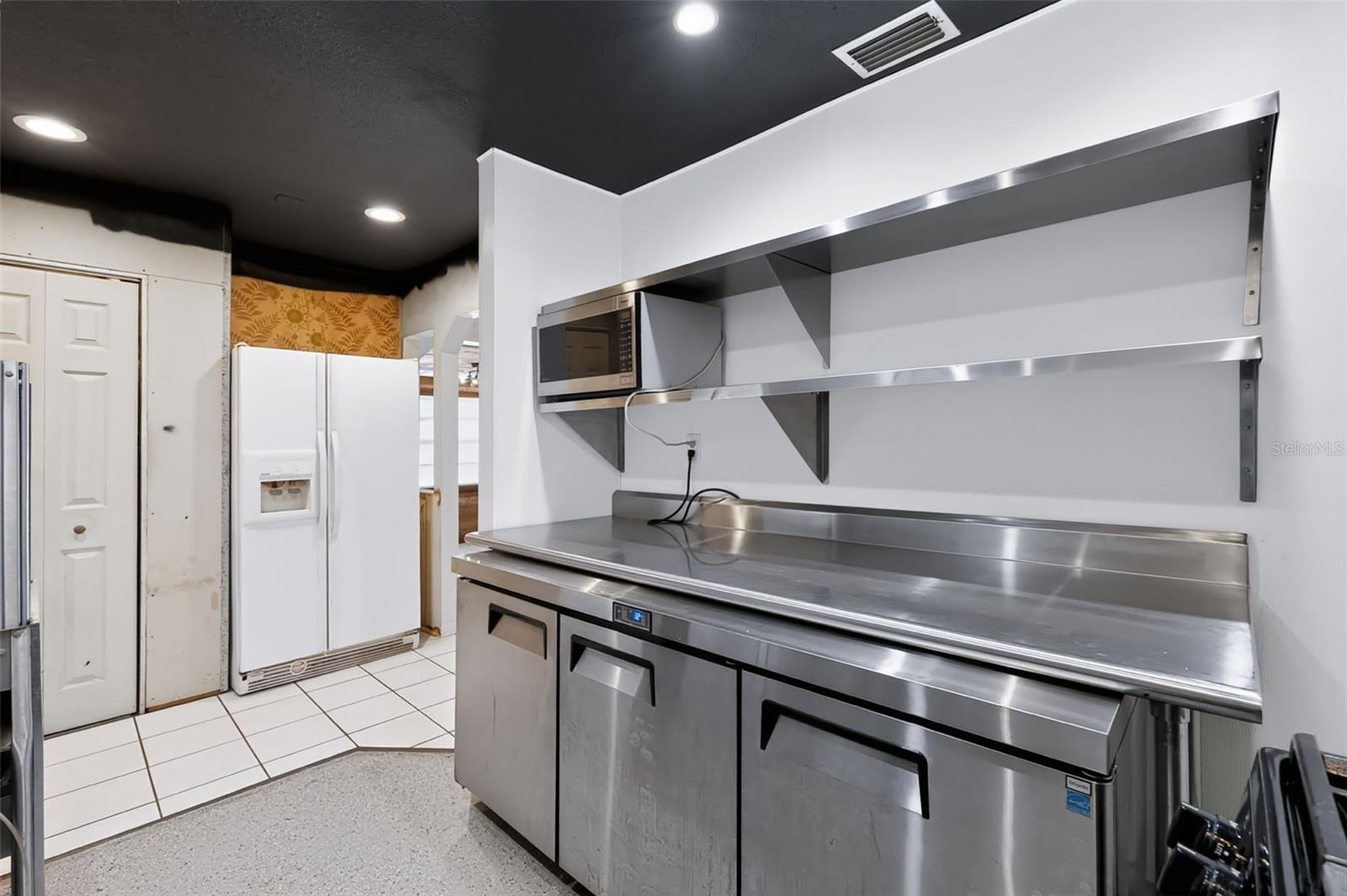 Single Family Residence at 10209 N LOLA ST, TAMPA, photo 17 of 52