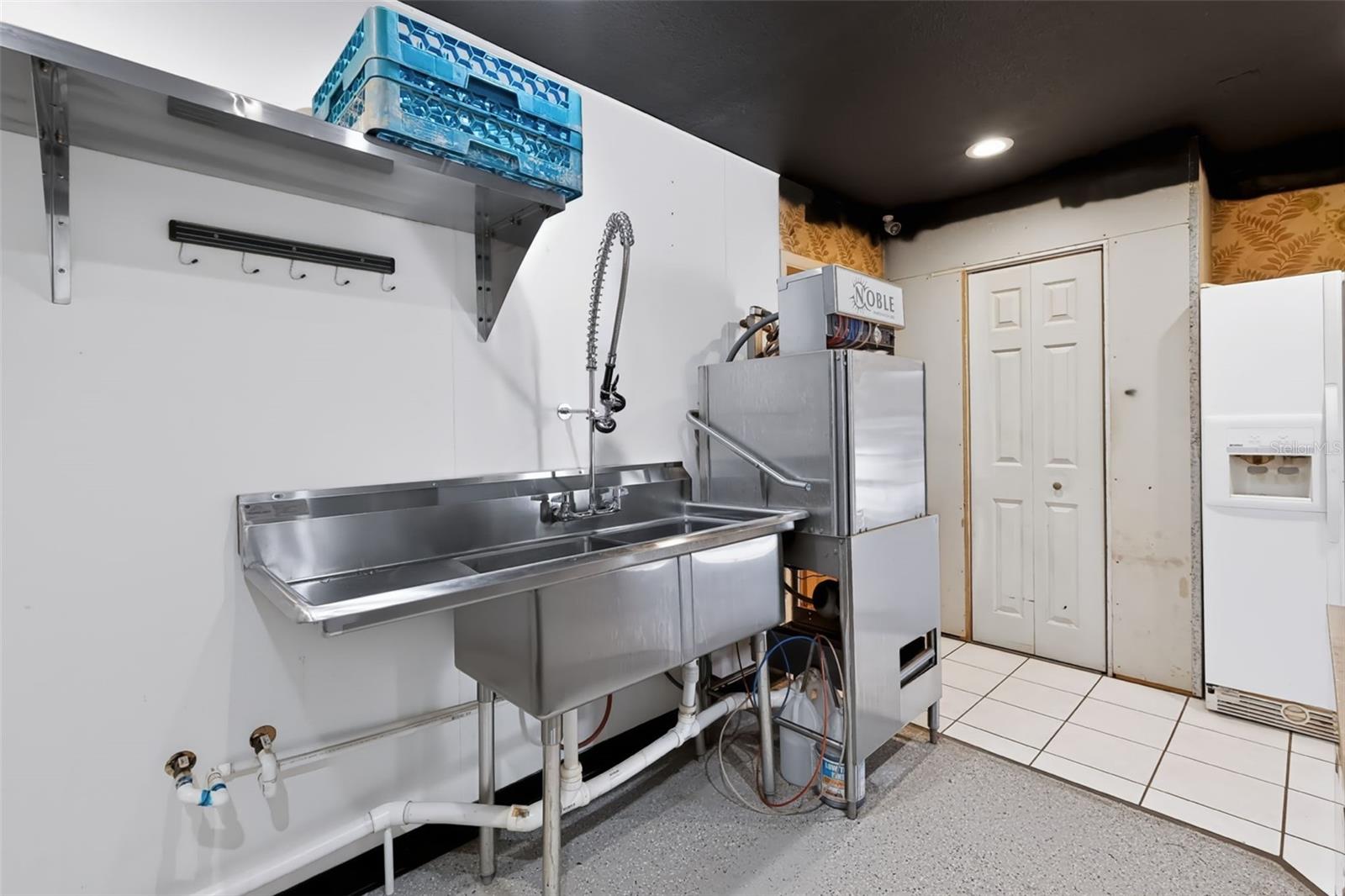 Single Family Residence at 10209 N LOLA ST, TAMPA, photo 19 of 52