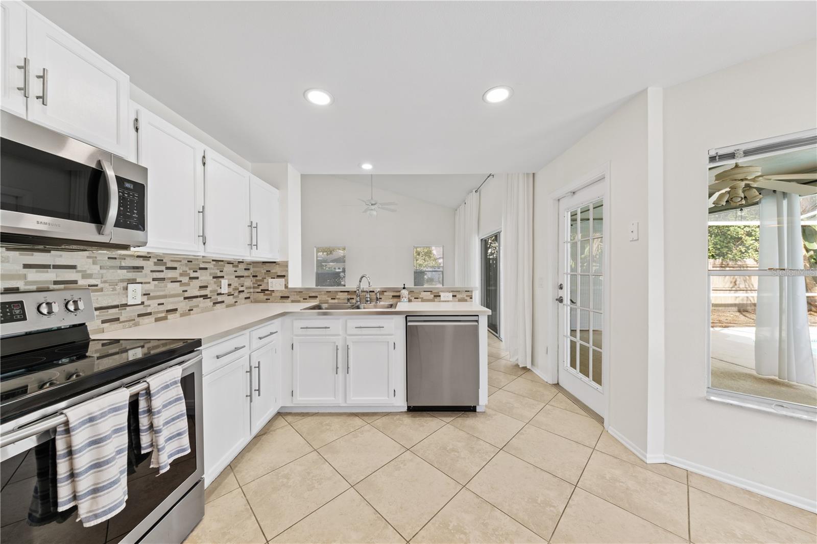 Single Family Residence at 3701 BEAVER RIDGE DR, ORLANDO, photo 27 of 76