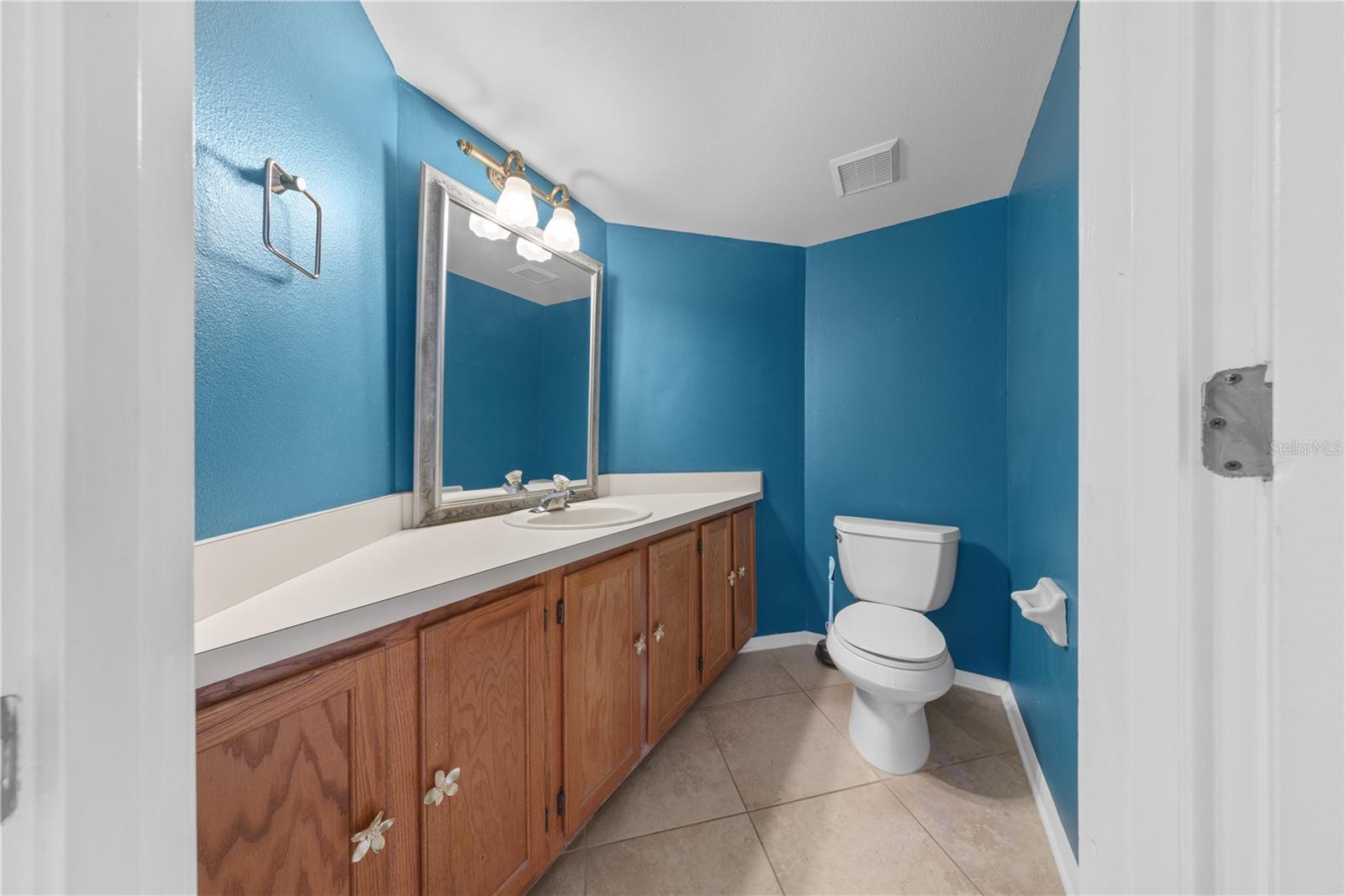 Half bathroom on the 1st floor - 3701 BEAVER RIDGE DR, ORLANDO