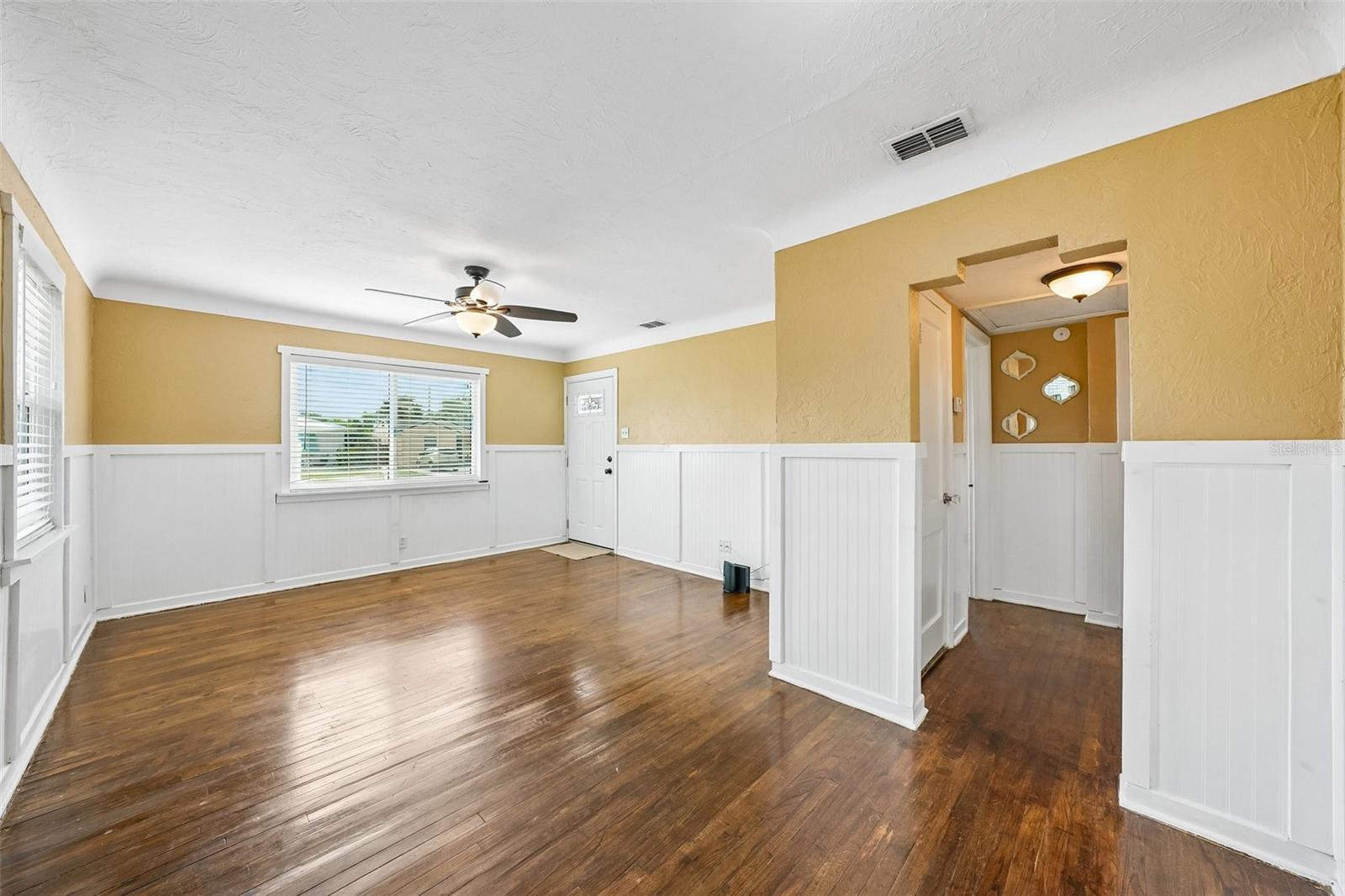 Single Family Residence at 4601 16TH AVE N, ST PETERSBURG, photo 4 of 38