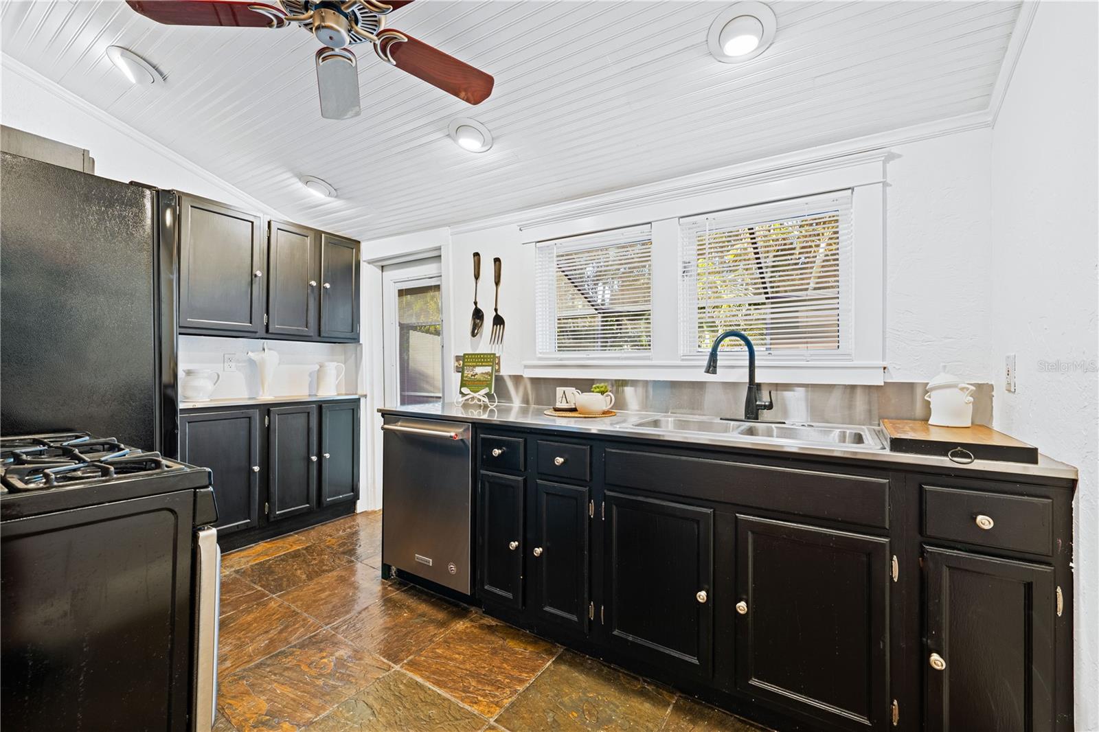 Single Family Residence at 634 OHIO PL, SARASOTA, photo 17 of 66
