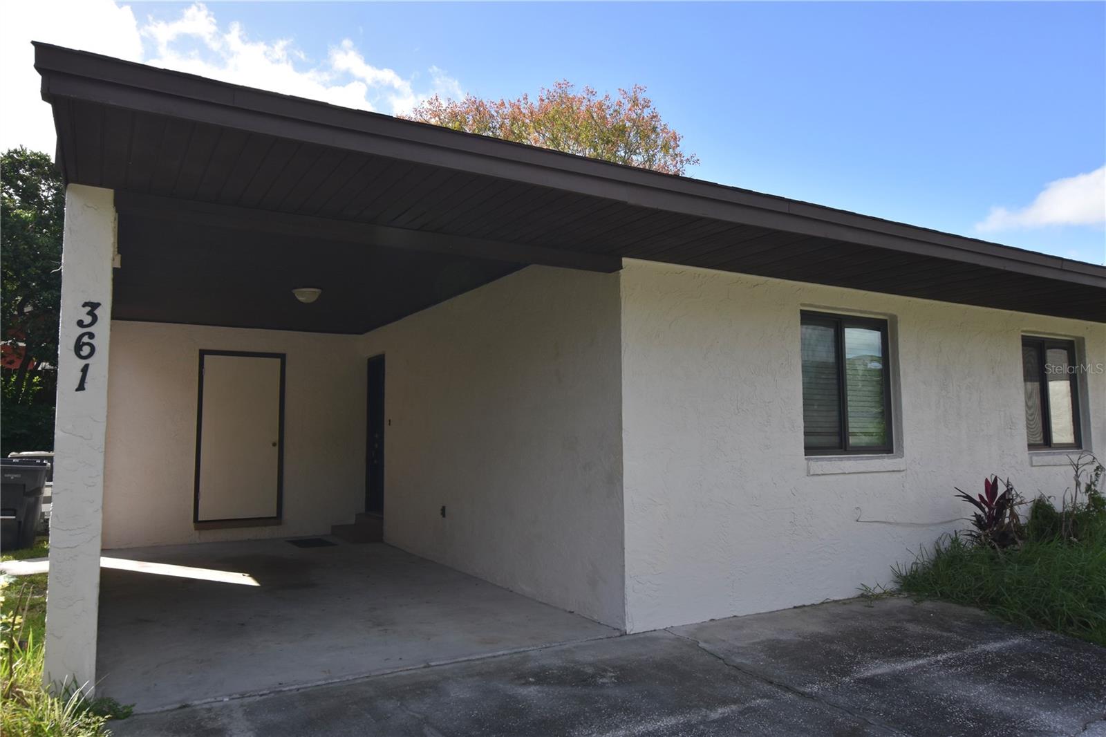 Half Duplex at 361 LAKE HARRIS DR, LAKELAND, photo 2 of 35